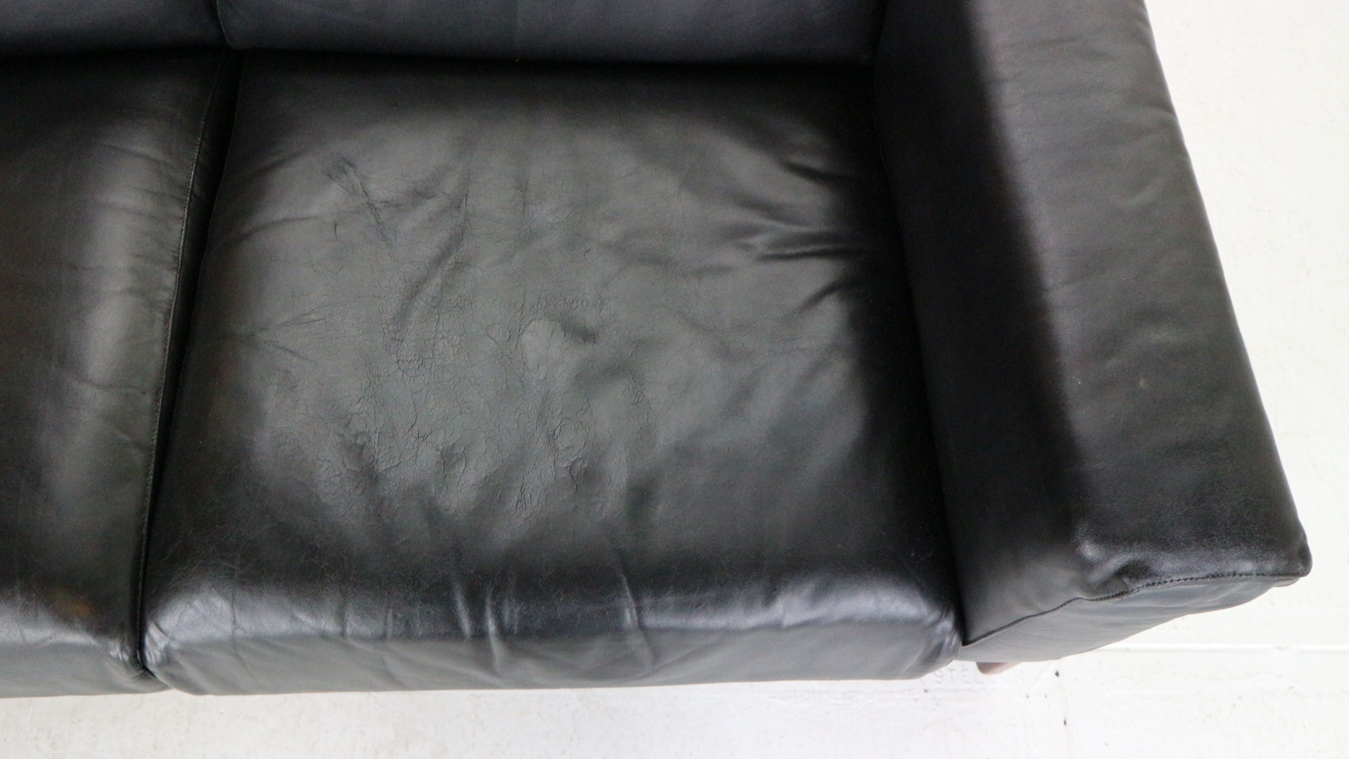 Tobia Scarpa black leather "Bastiano" 2-seater sofa for Knoll, 1960s, Italy