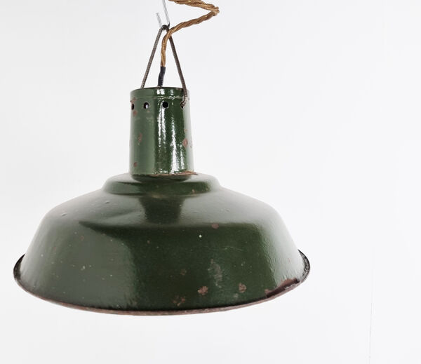 Luminaires suspendus industriels en émail vert foncé vintage, années 1960.