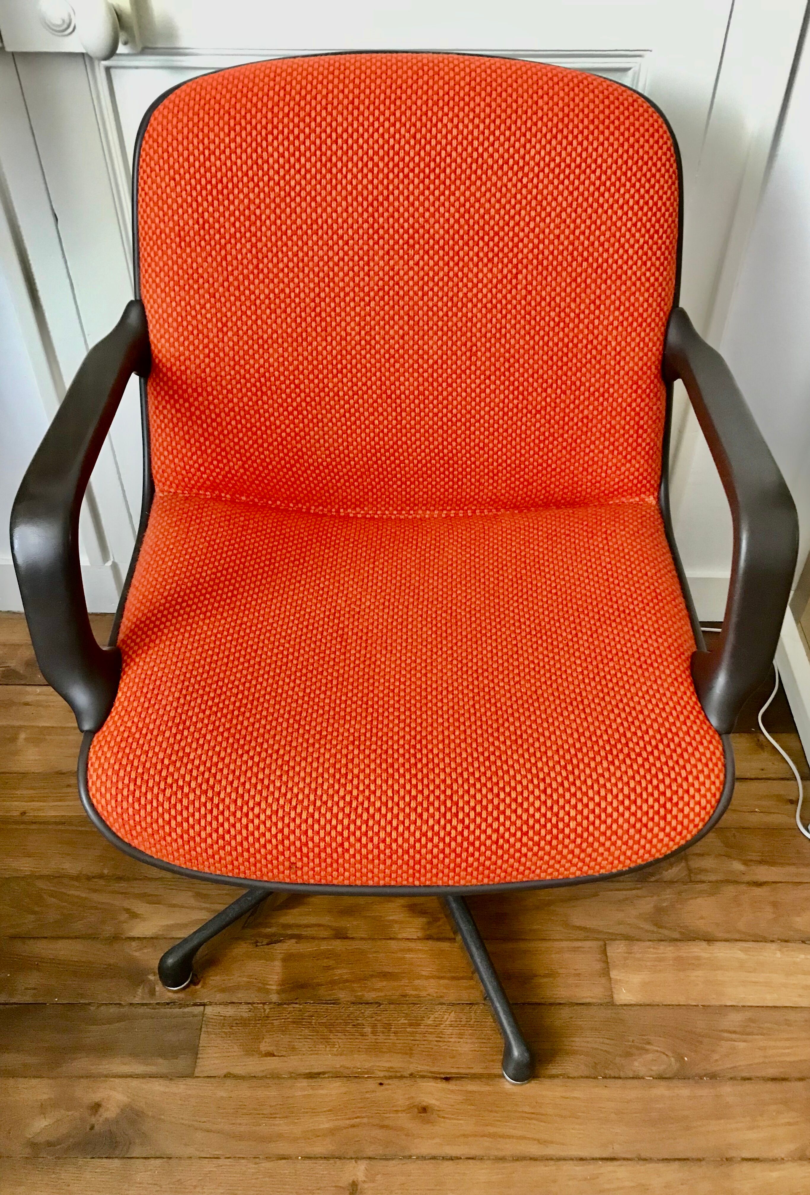 Vintage orange office chairs for Comforto 1980