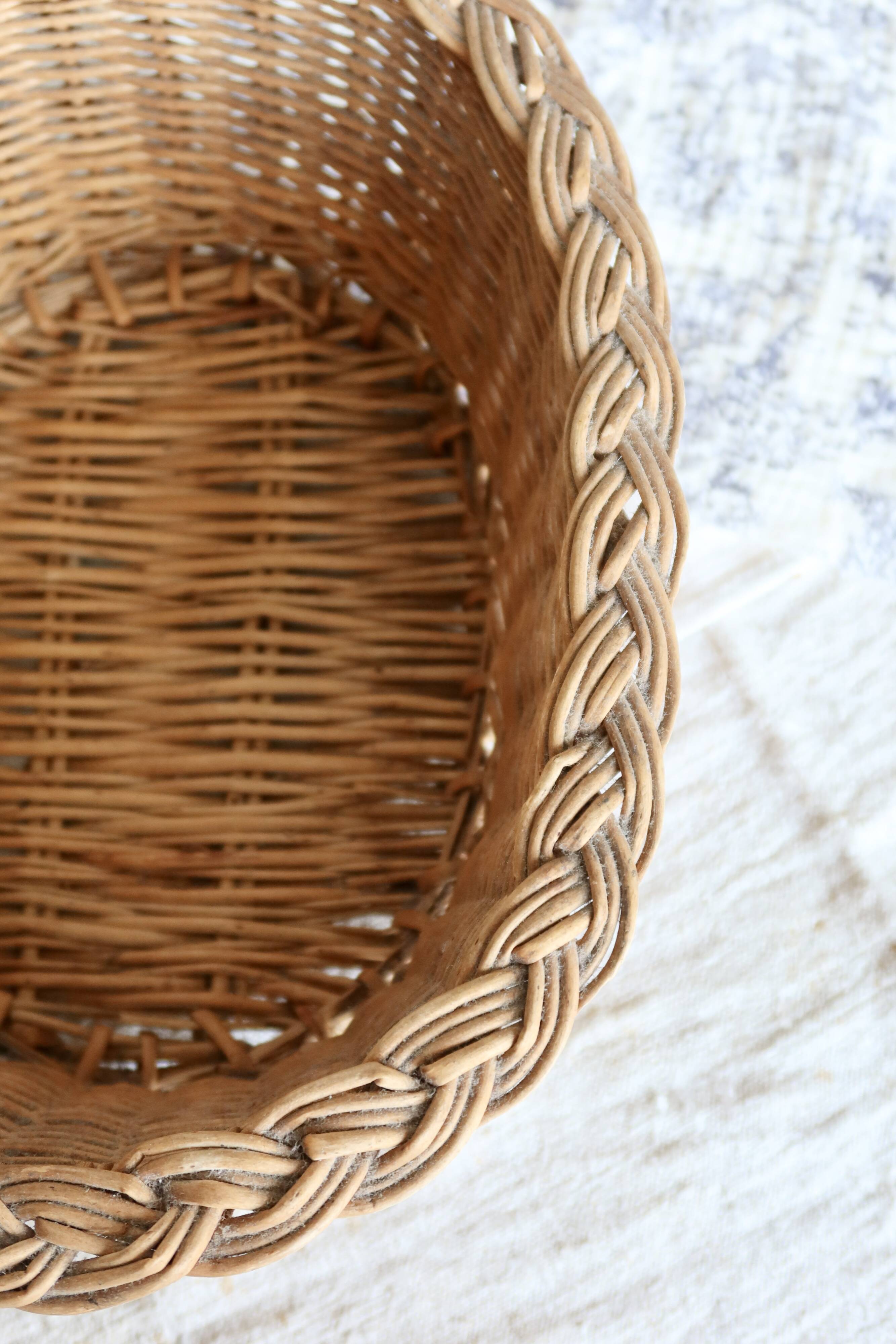 Vintage oval woven wicker basket with thick braided edge