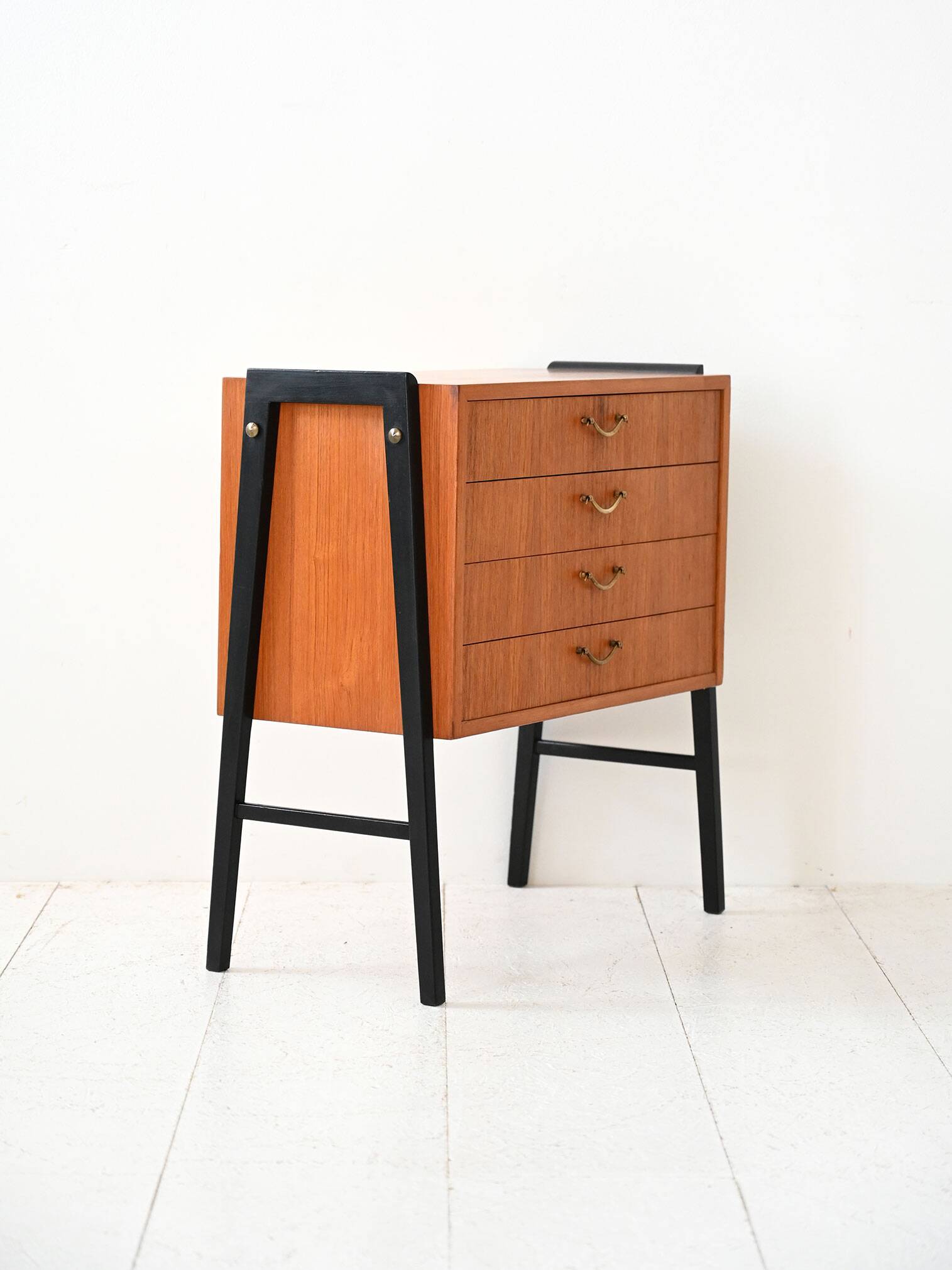 Table de chevet vintage scandinave en teck avec quatre tiroirs