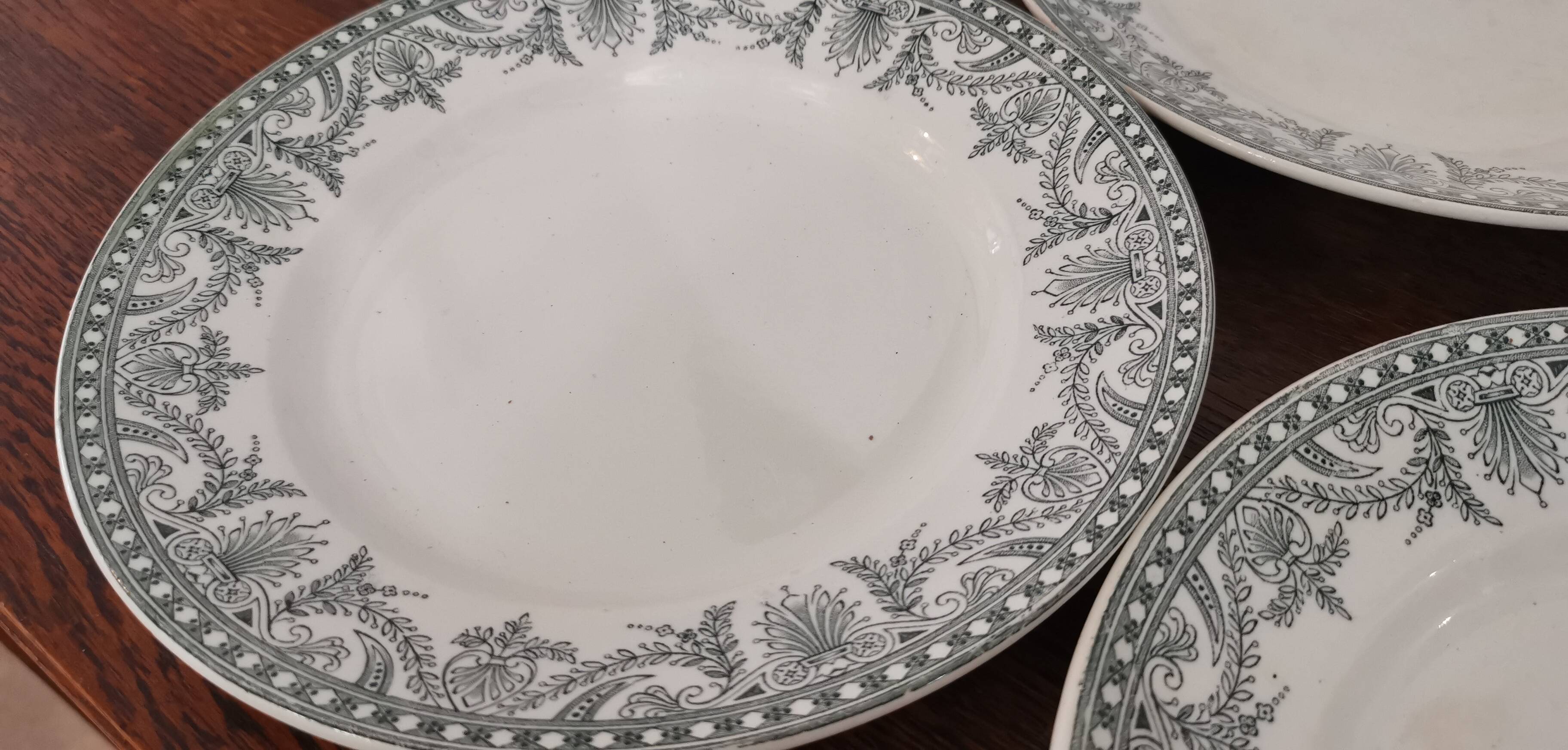 Set of 4 flat plates Terre de Fer Moulin des loups and WILBUR hamages
