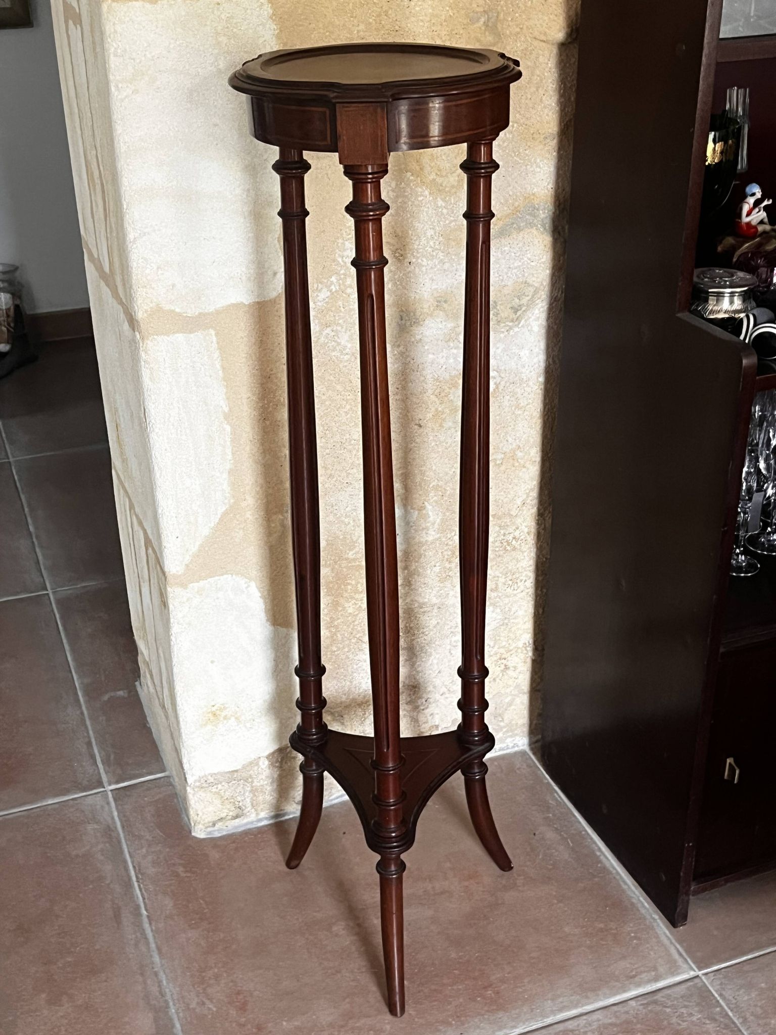Side table / Pedestal table