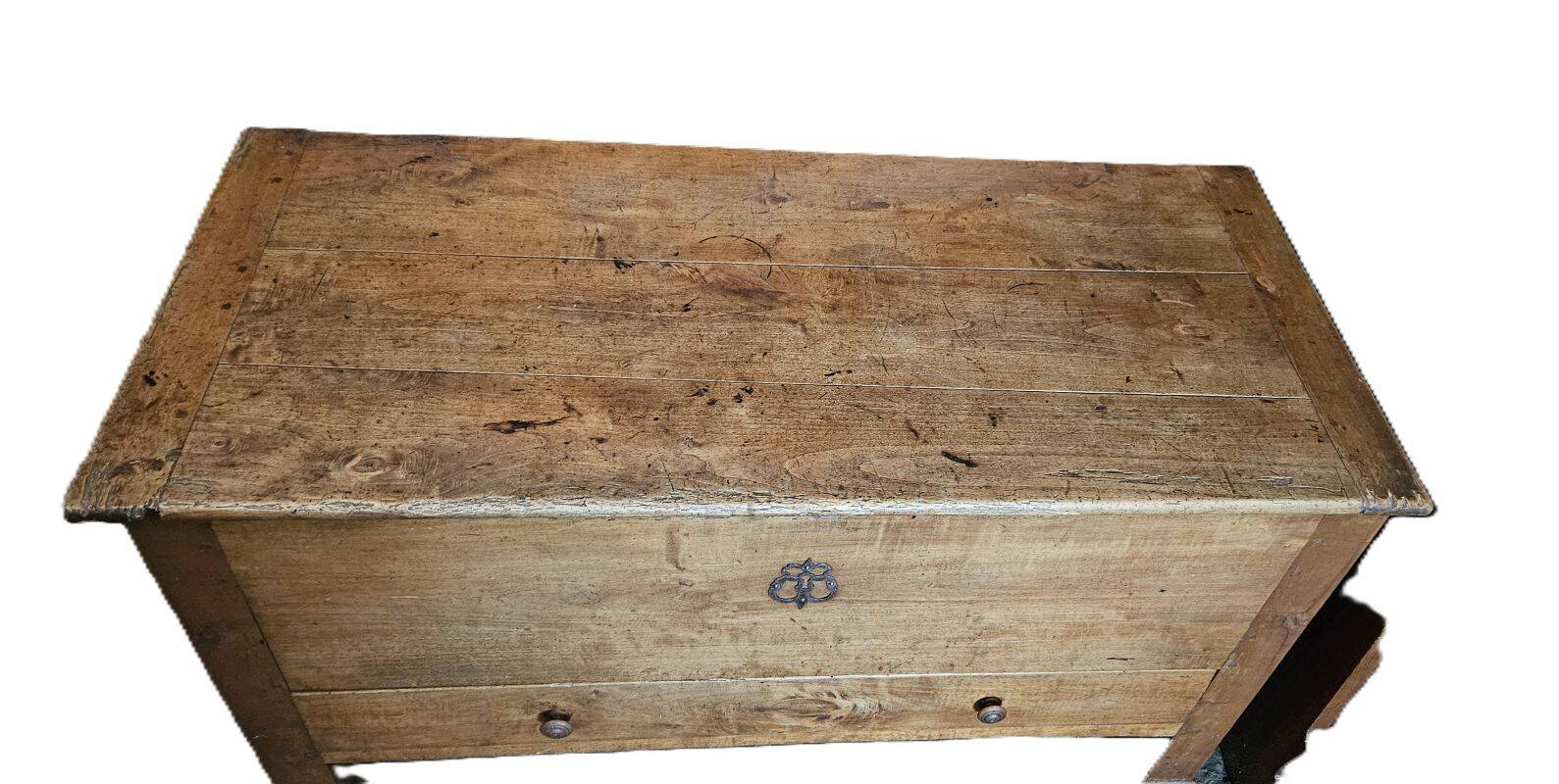 Ancienne Maie Ou Coffre En Bois Naturel Avec Un Tiroir