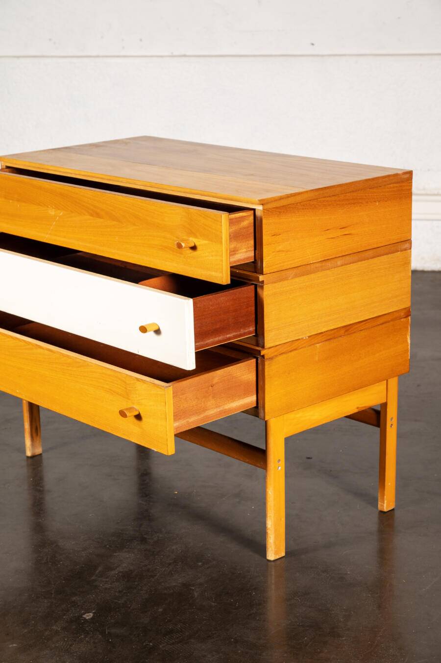 Chest of drawers with 3 drawers