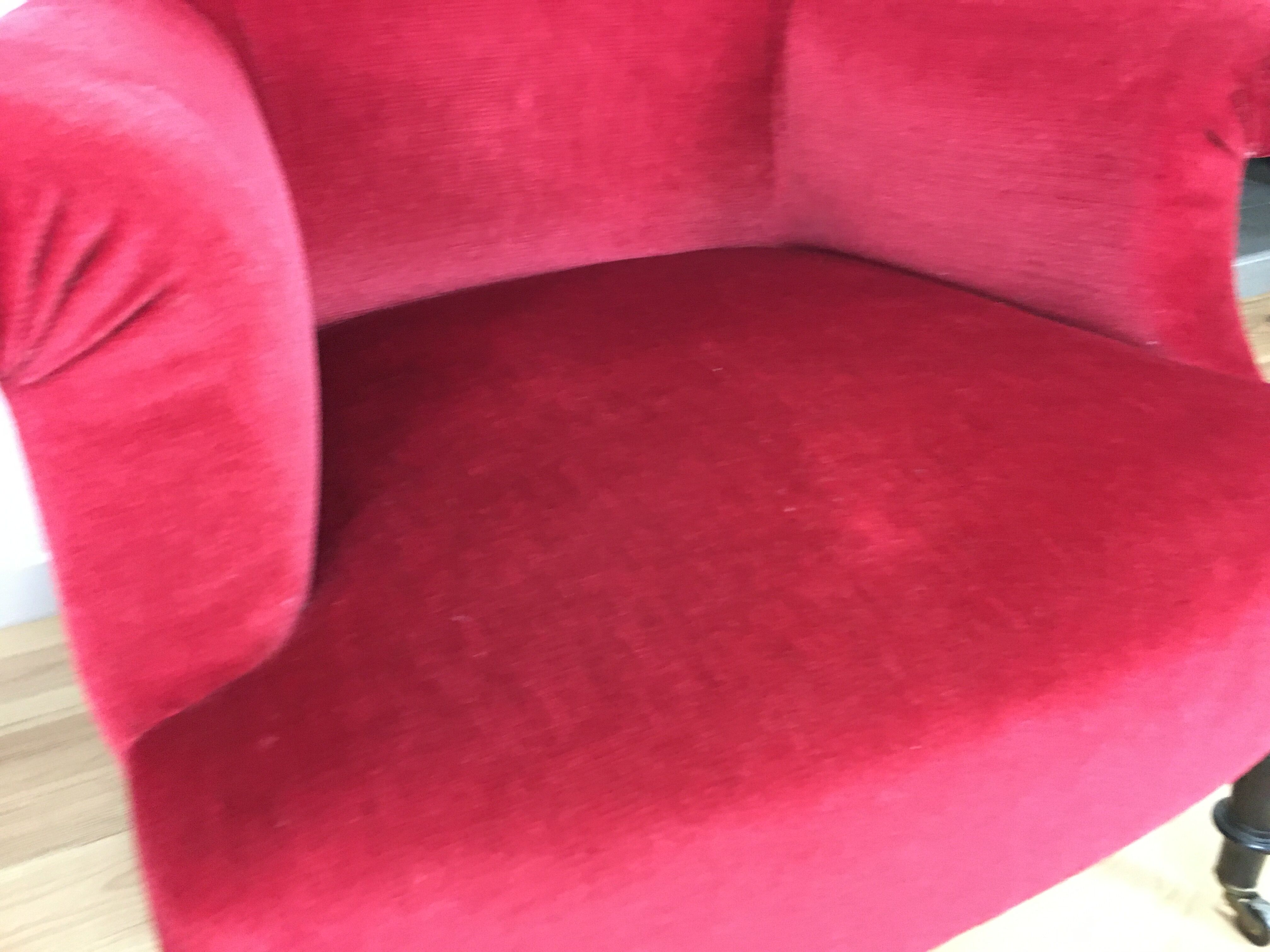 Paire de fauteuils crapaud Napoléon III en velours rouge
