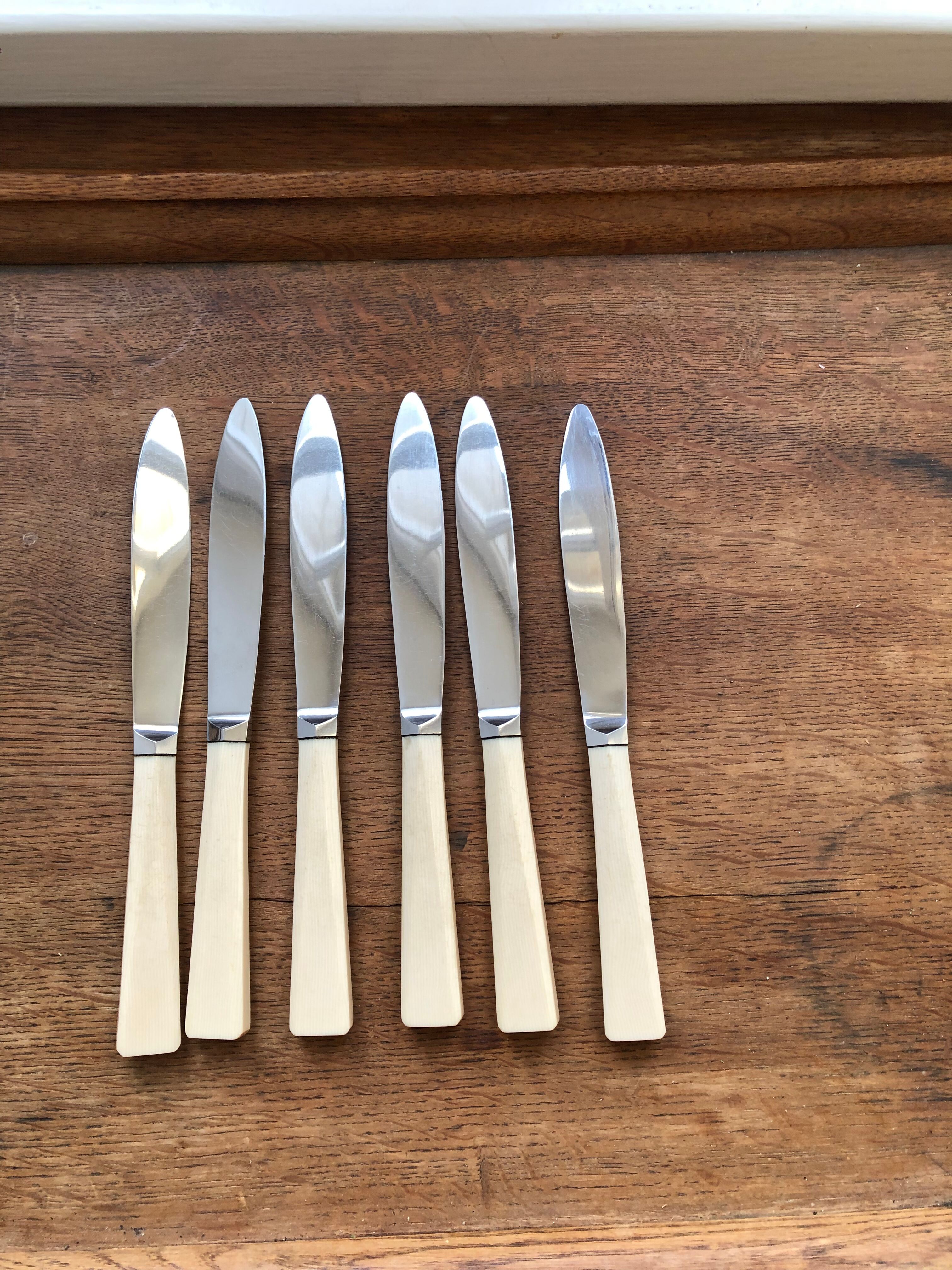 Series of six cheese knives
