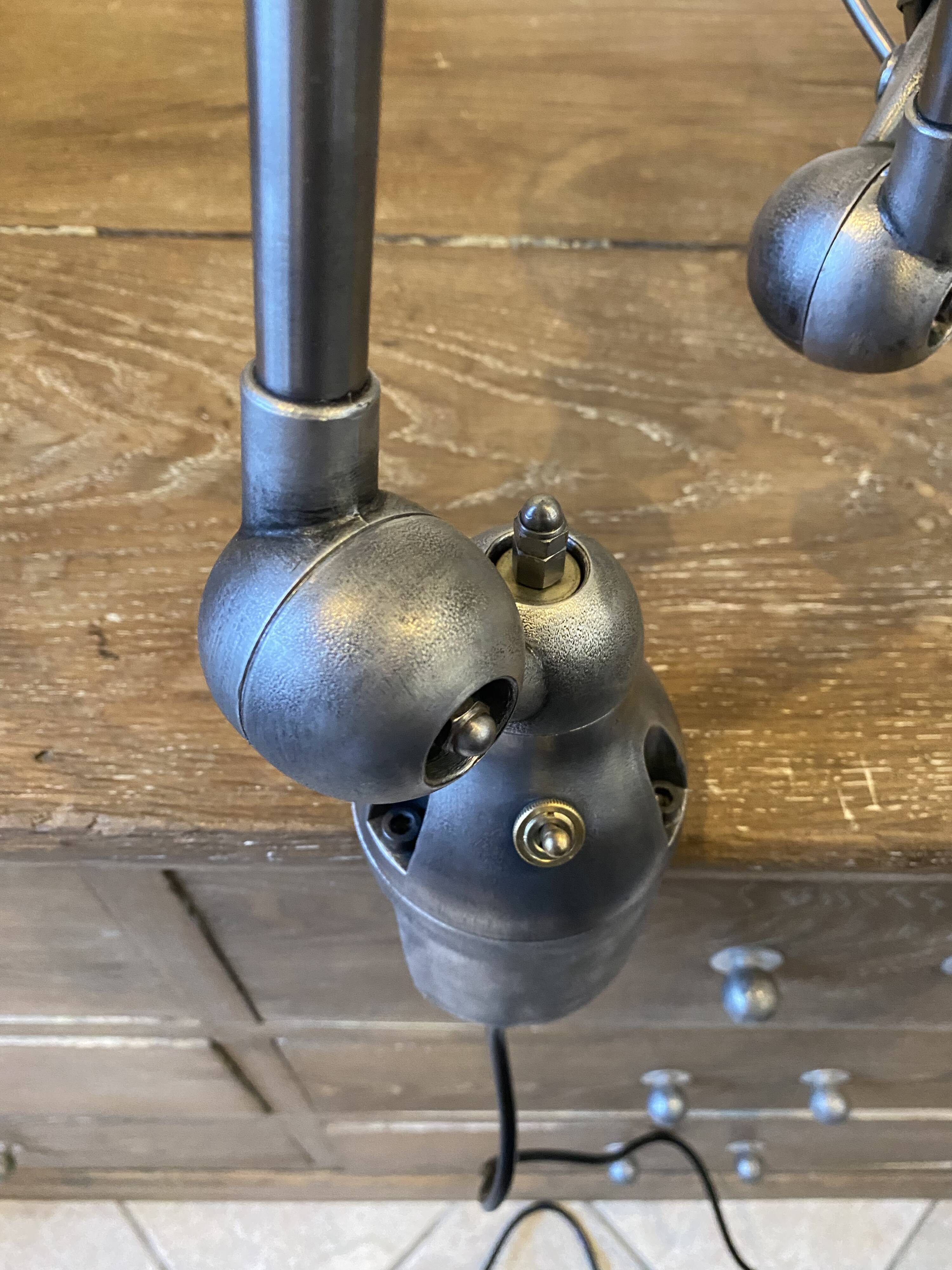 Lampe de bureau Jieldé jielde 2 bras de 40cm avec base étau graphite indus