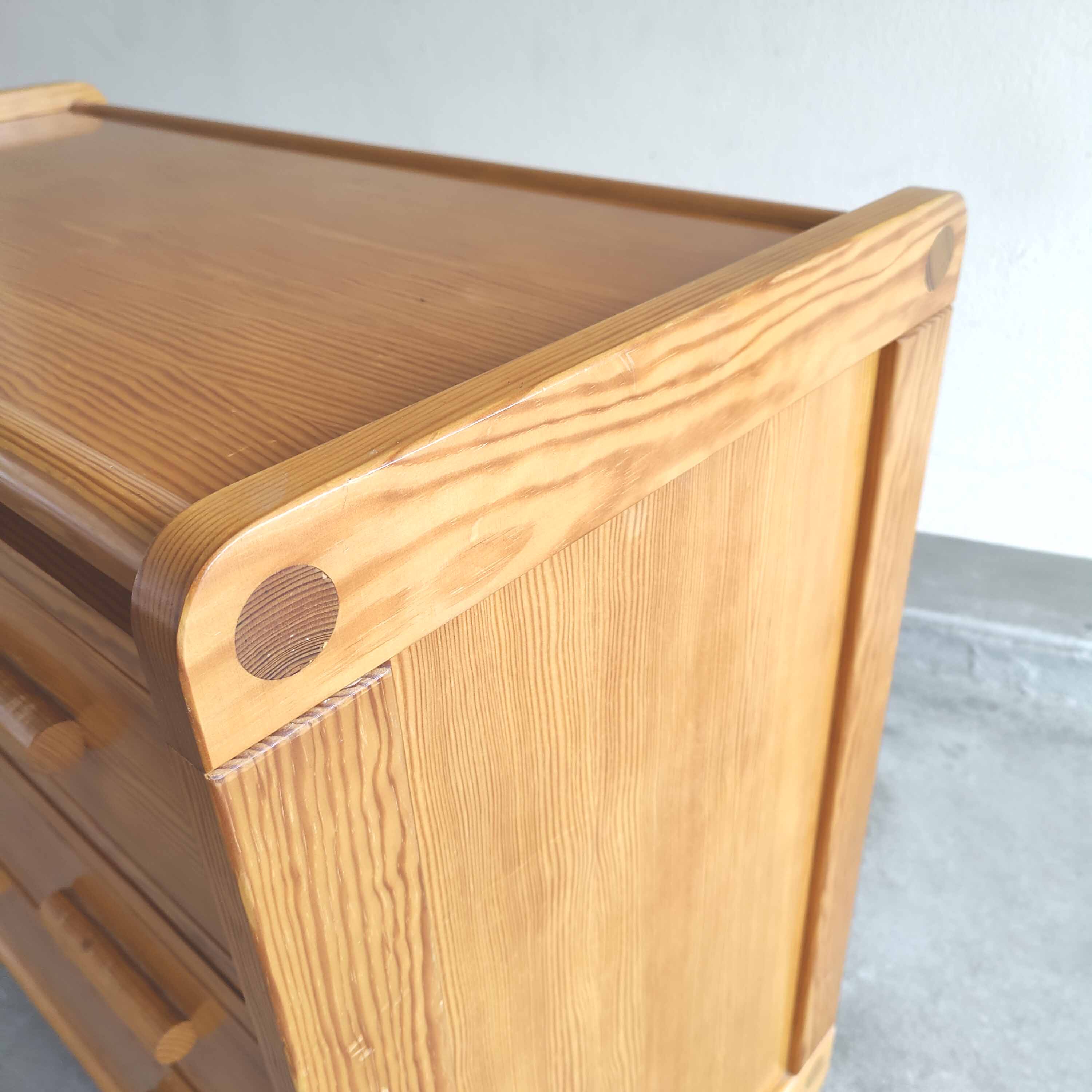 Vintage pine chest of drawers