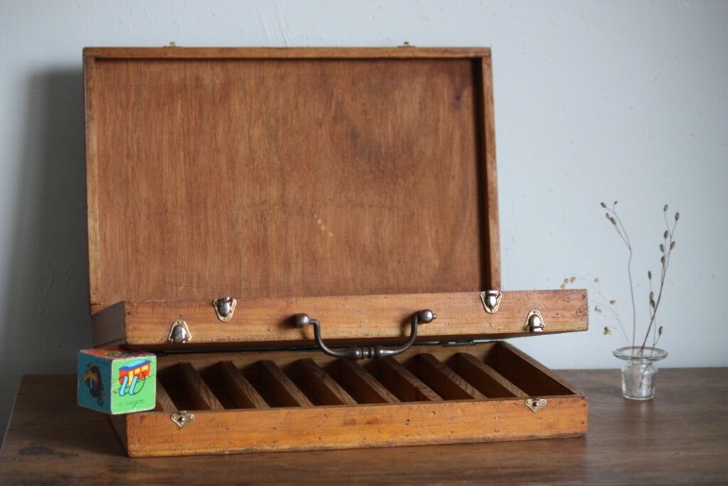 Boite de rangement en bois à fermoir