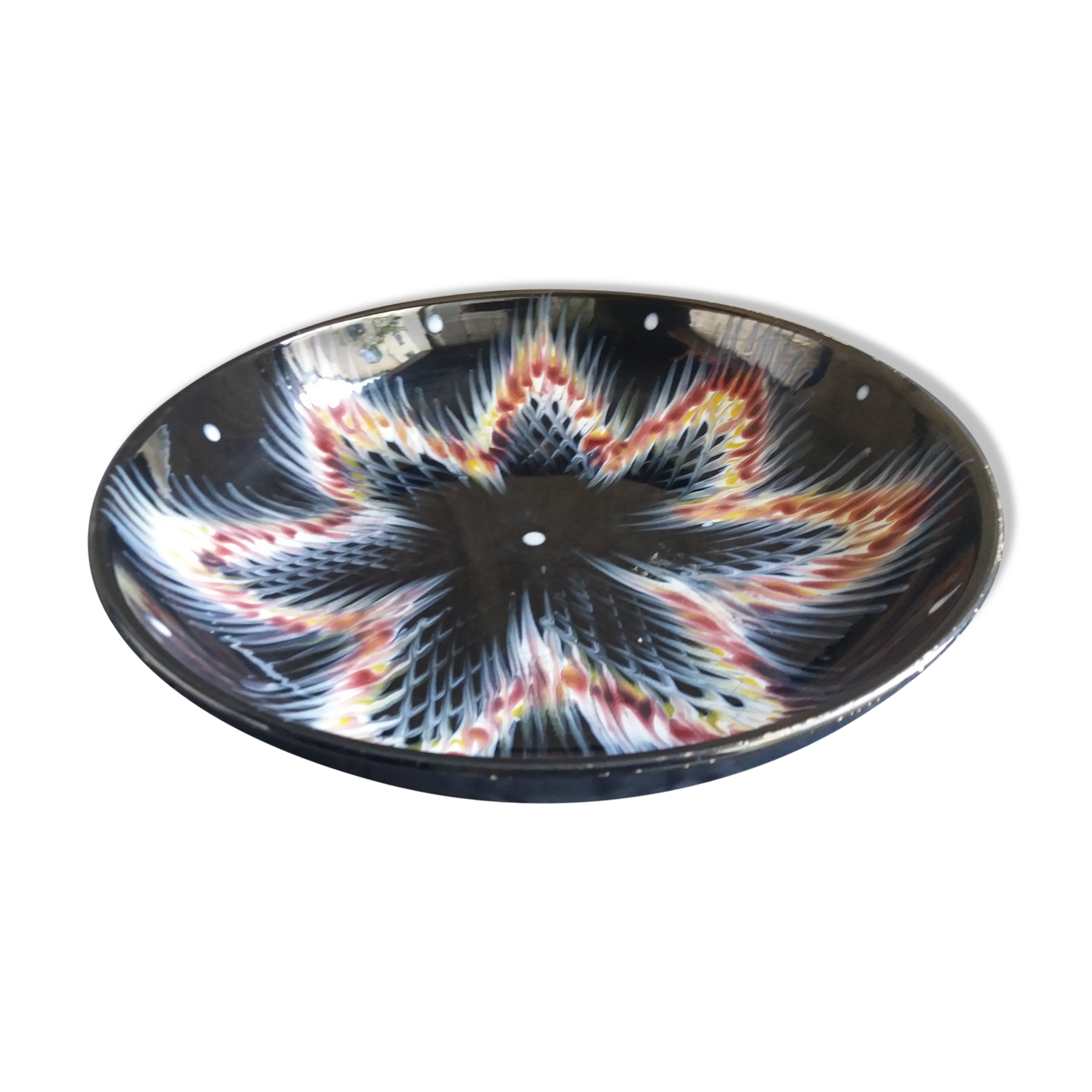 Great vintage cut has modernist décor