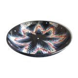 Great vintage cut has modernist décor