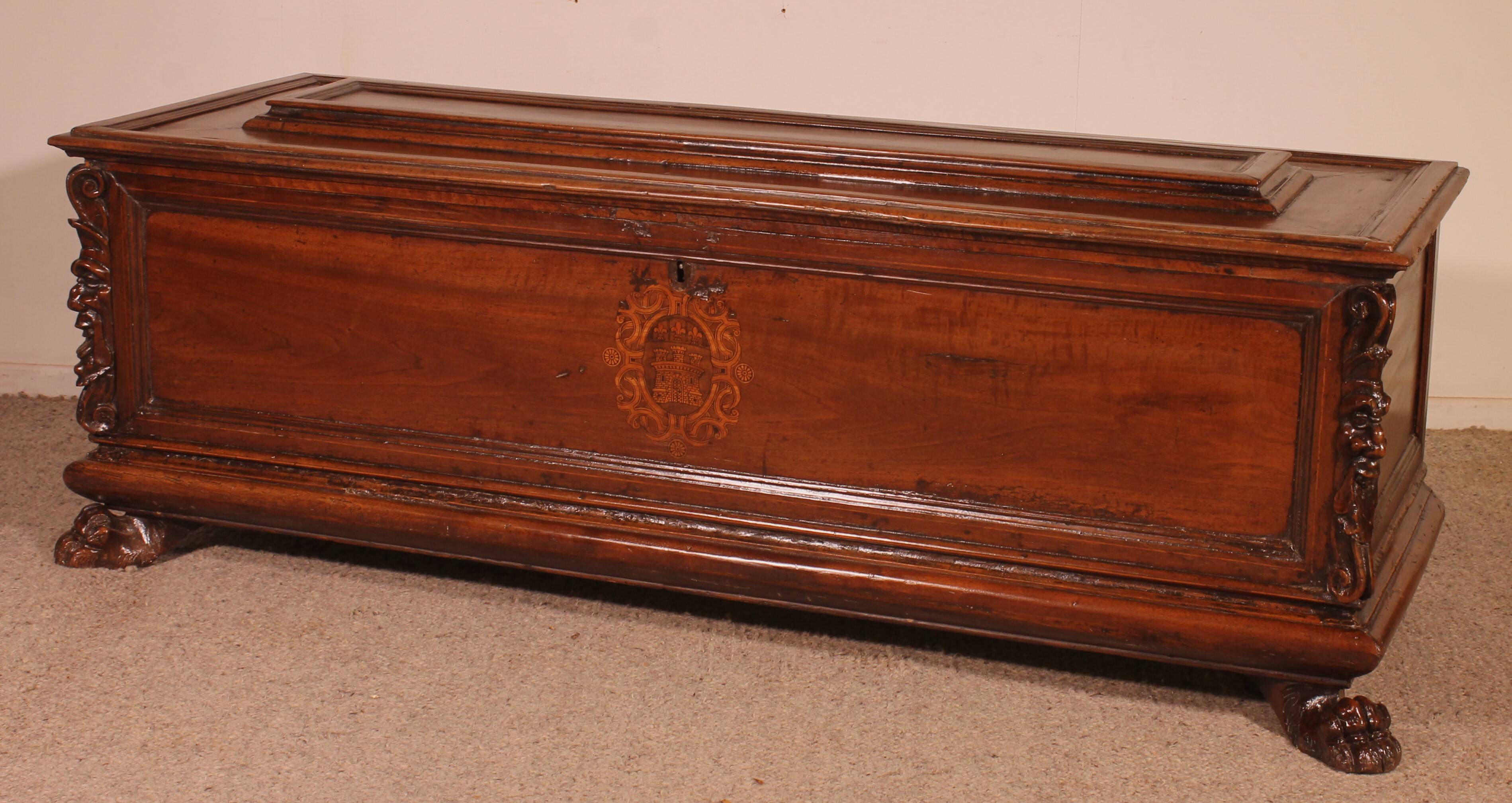 Italian Renaissance Cassone or Wedding Chest in Walnut - 16th Century