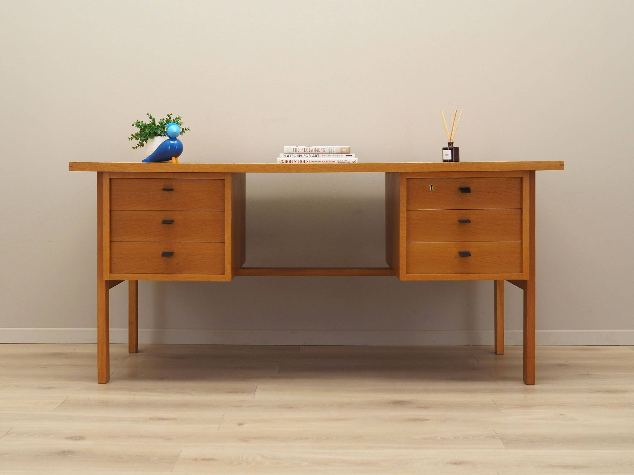 Bureau en frêne, design danois, années 1960, designer : Svend Age Madsen