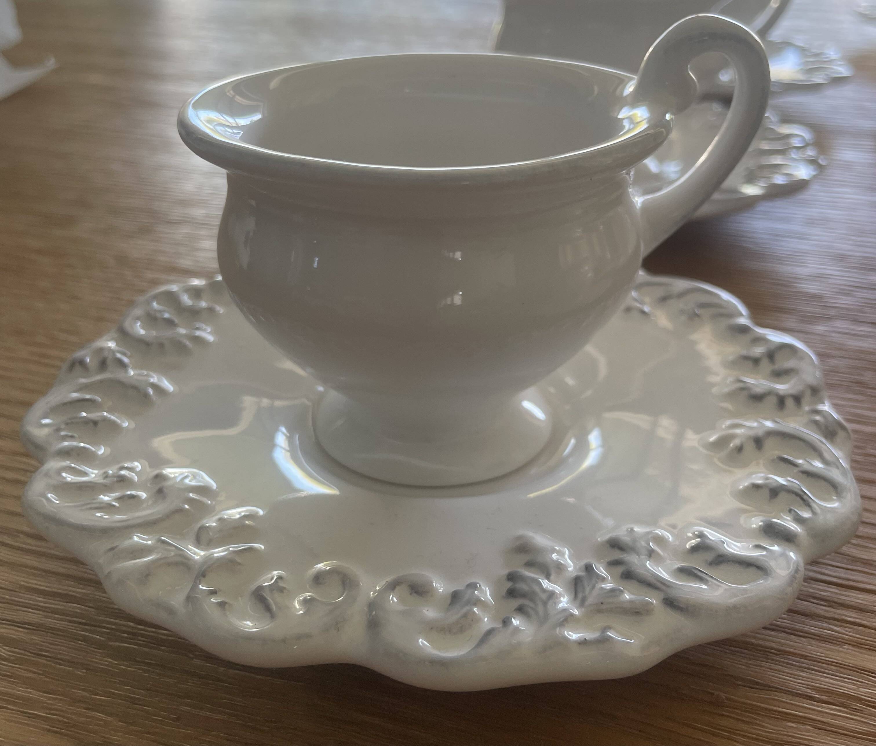 9 tasses à café avec leur soucoupe