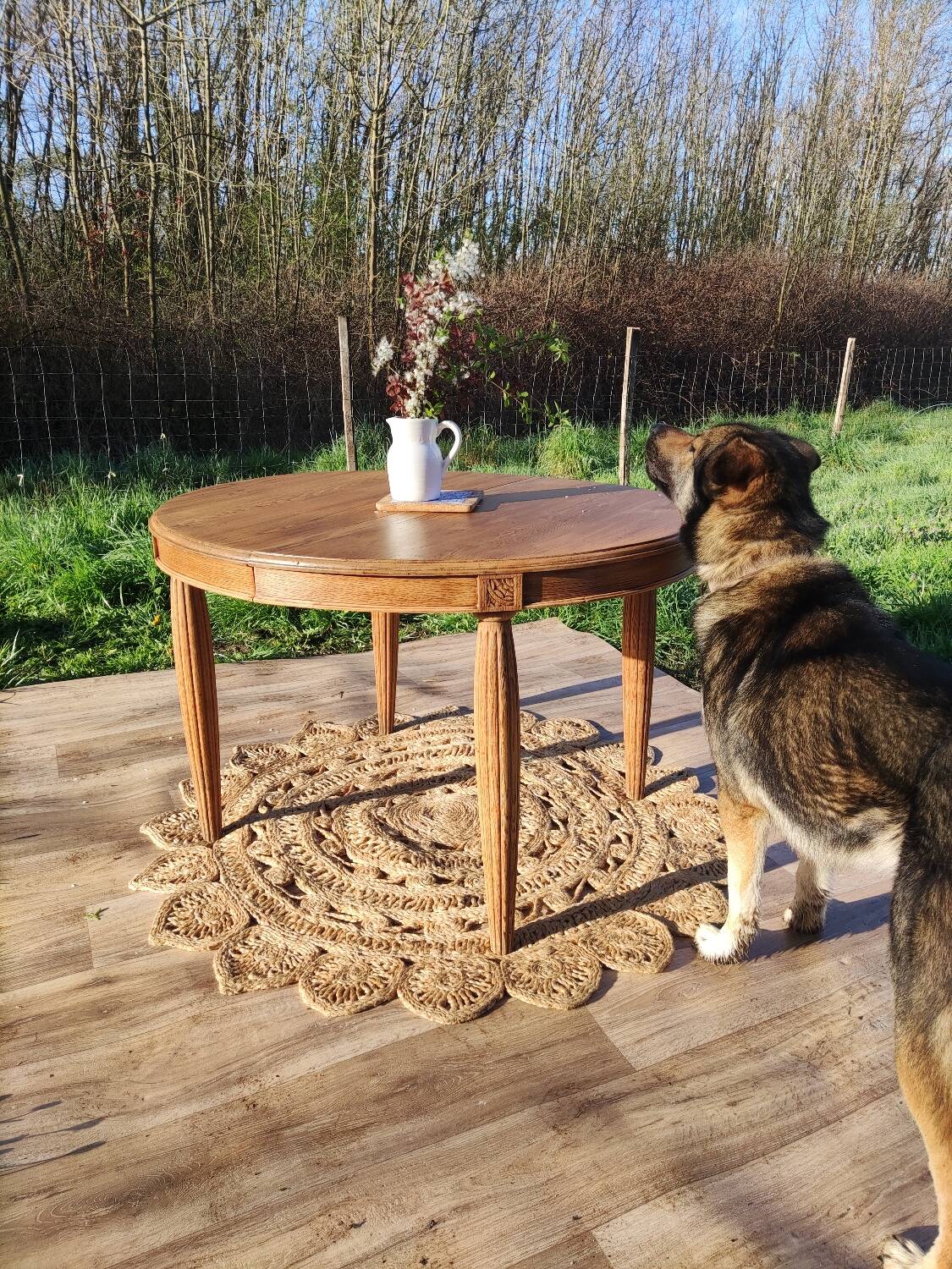 Round art deco table with extension
