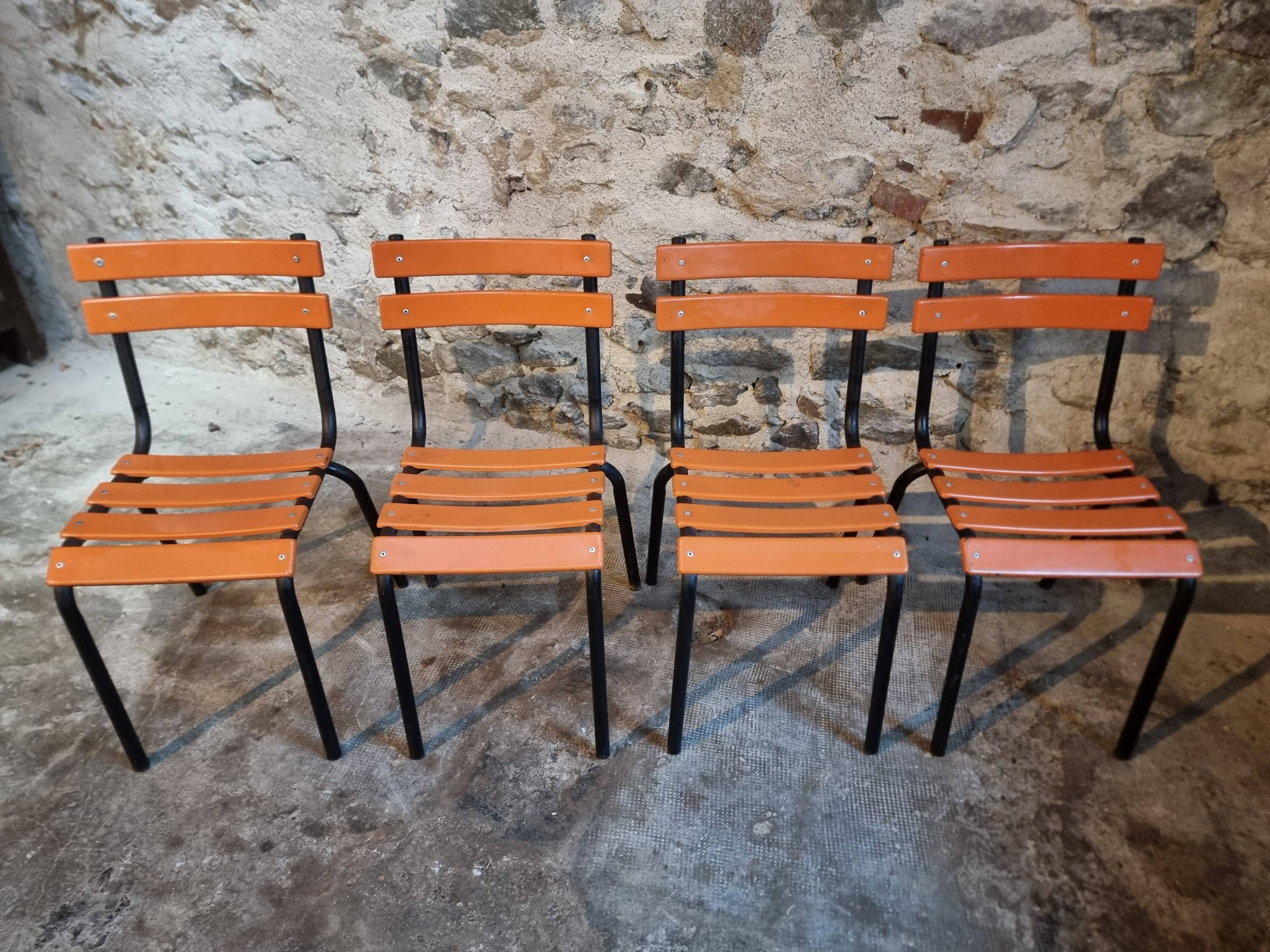 Set of 4 French industrial school chairs from the 1960s – Stackable chairs with metal slats.