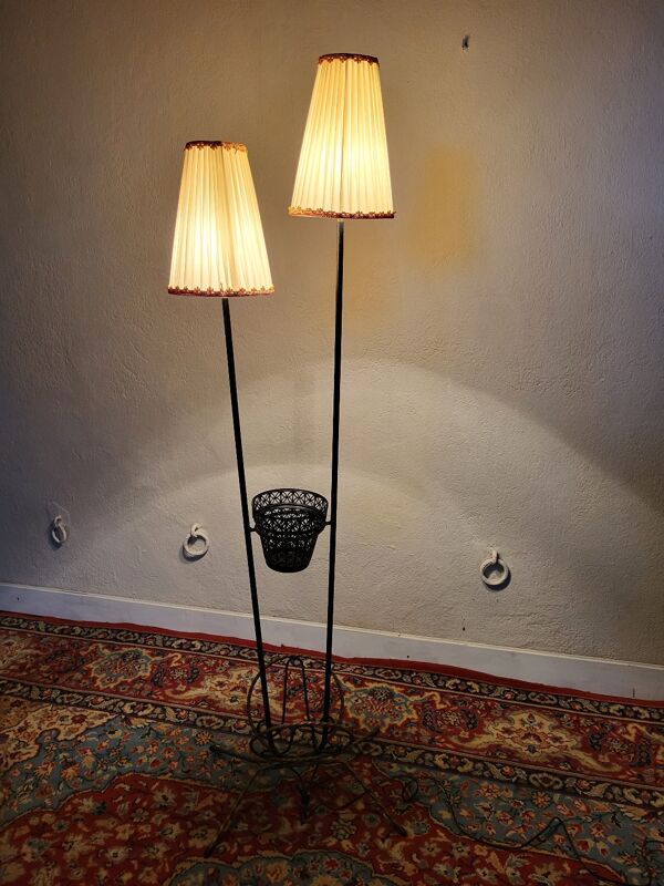 Lampadaire porte revue en fer forgé vintage