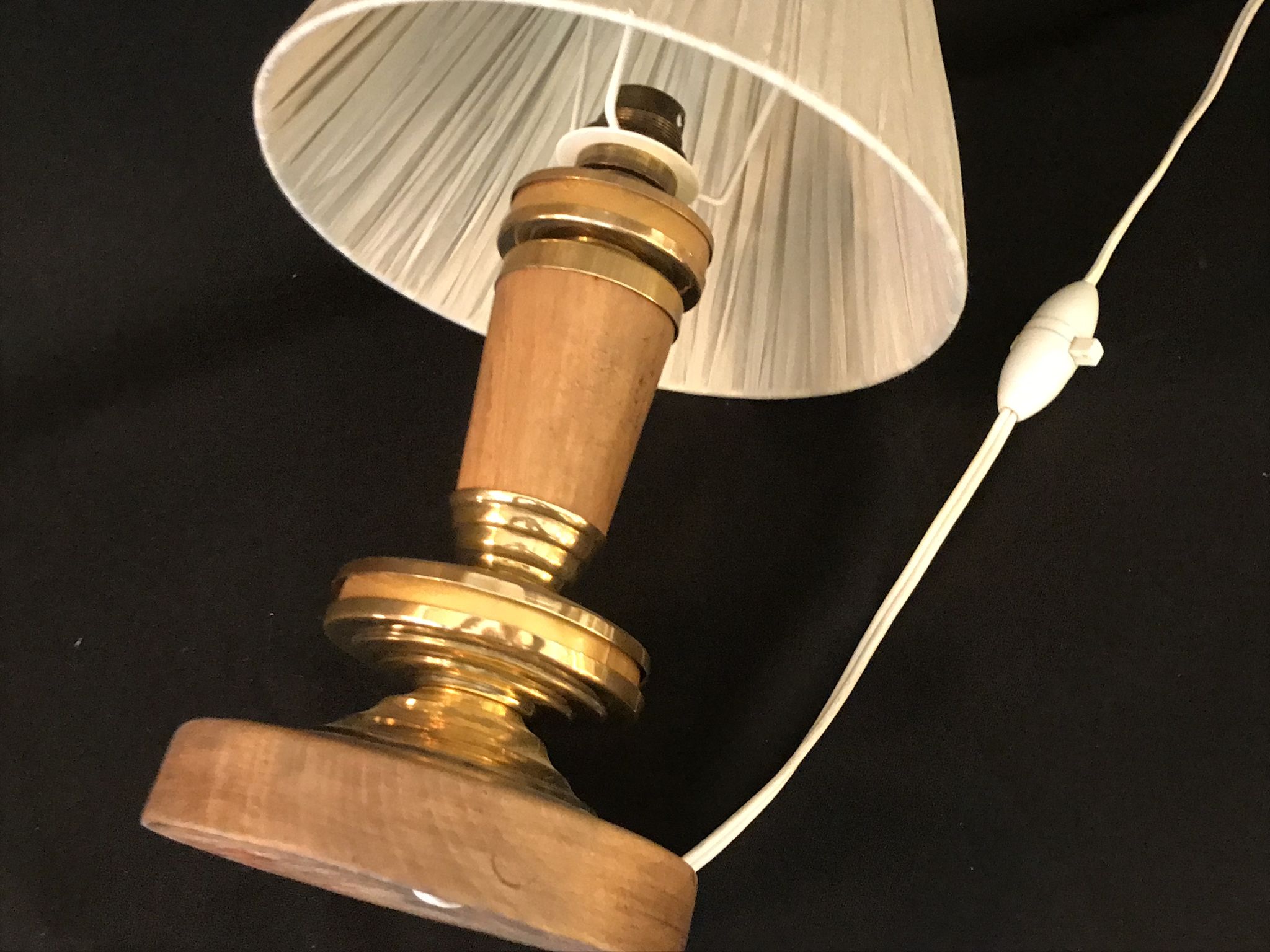 Vintage table lamp foot in wood and brass pleated lampshade 1960