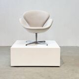 Swan chair by Arne Jacobsen for Fritz Hansen