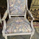 Paire de fauteuils cabriolets de style Louis XVI
