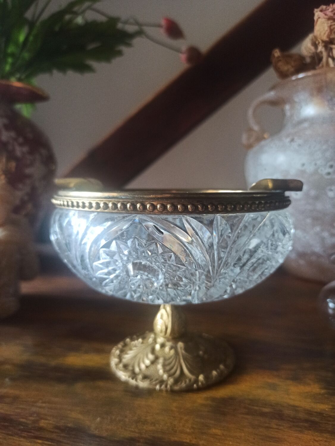 Chiseled crystal ashtray