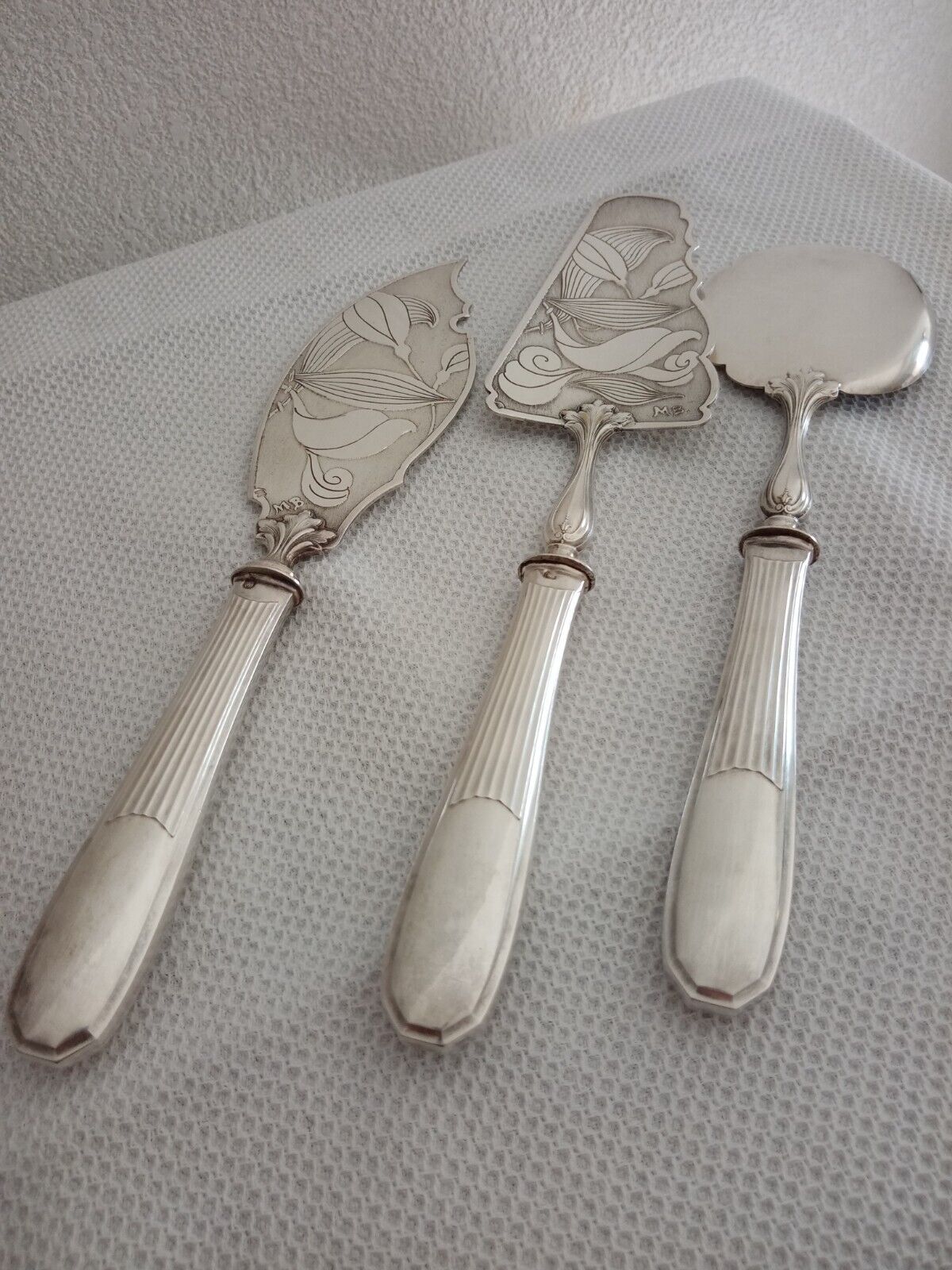 Cutlery with minerva silver handle