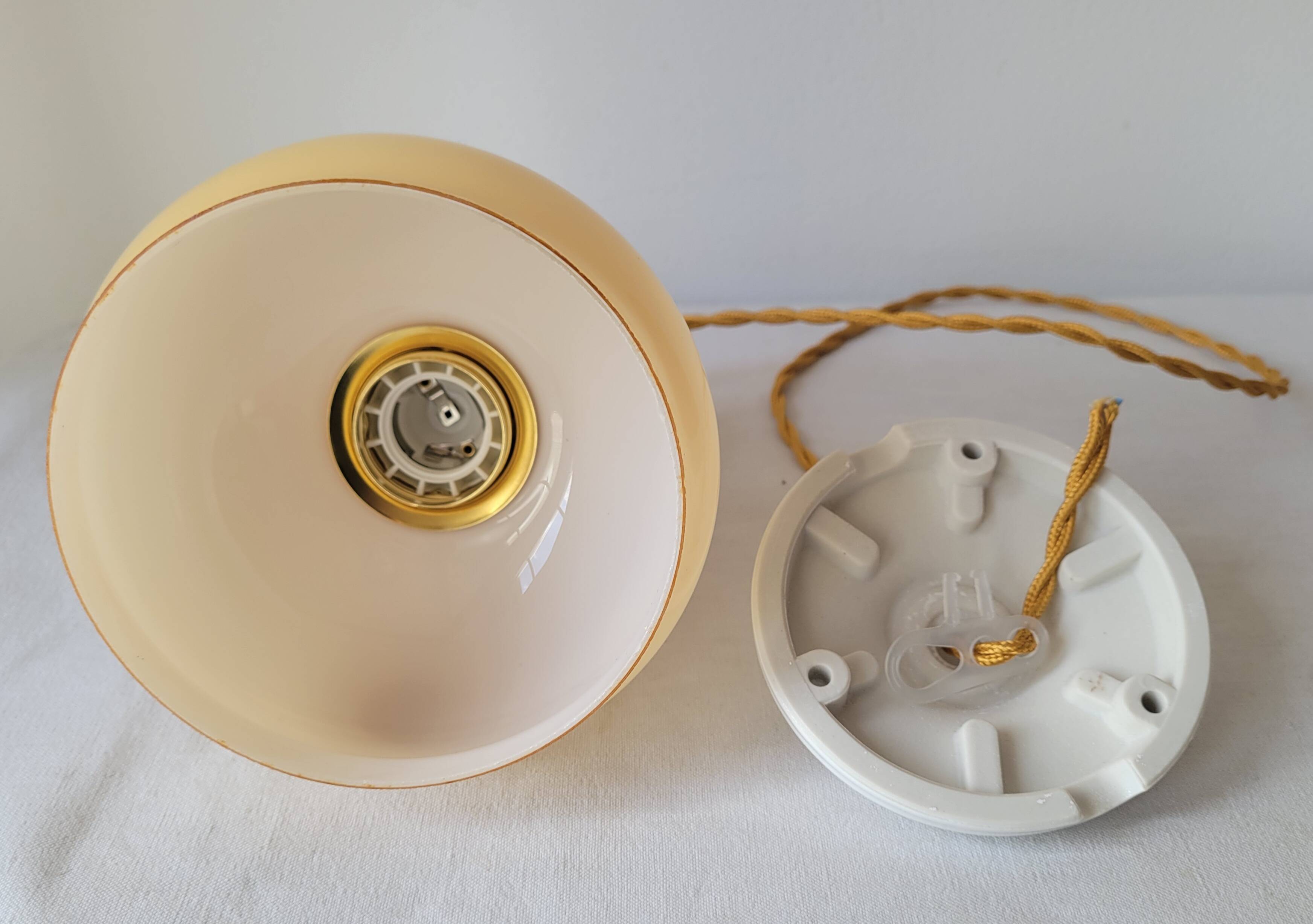 Suspension en opaline miel