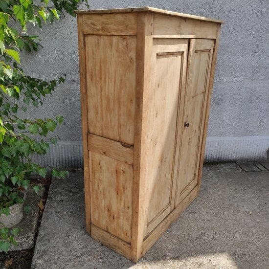 Low cabinet