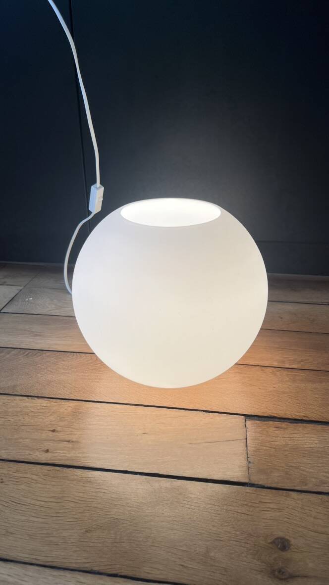 Lampe boule en verre opalin