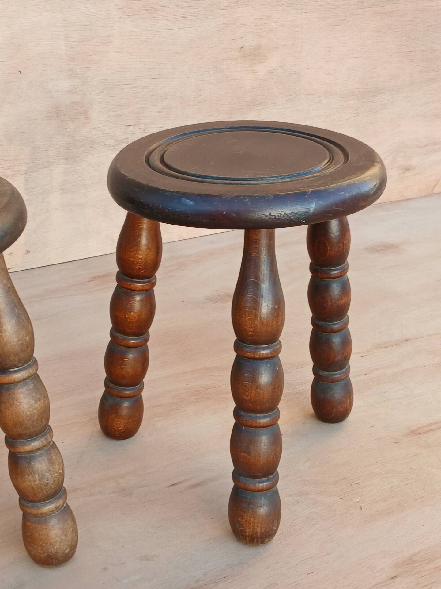 Pair de tabourets vintages en bois tourné
