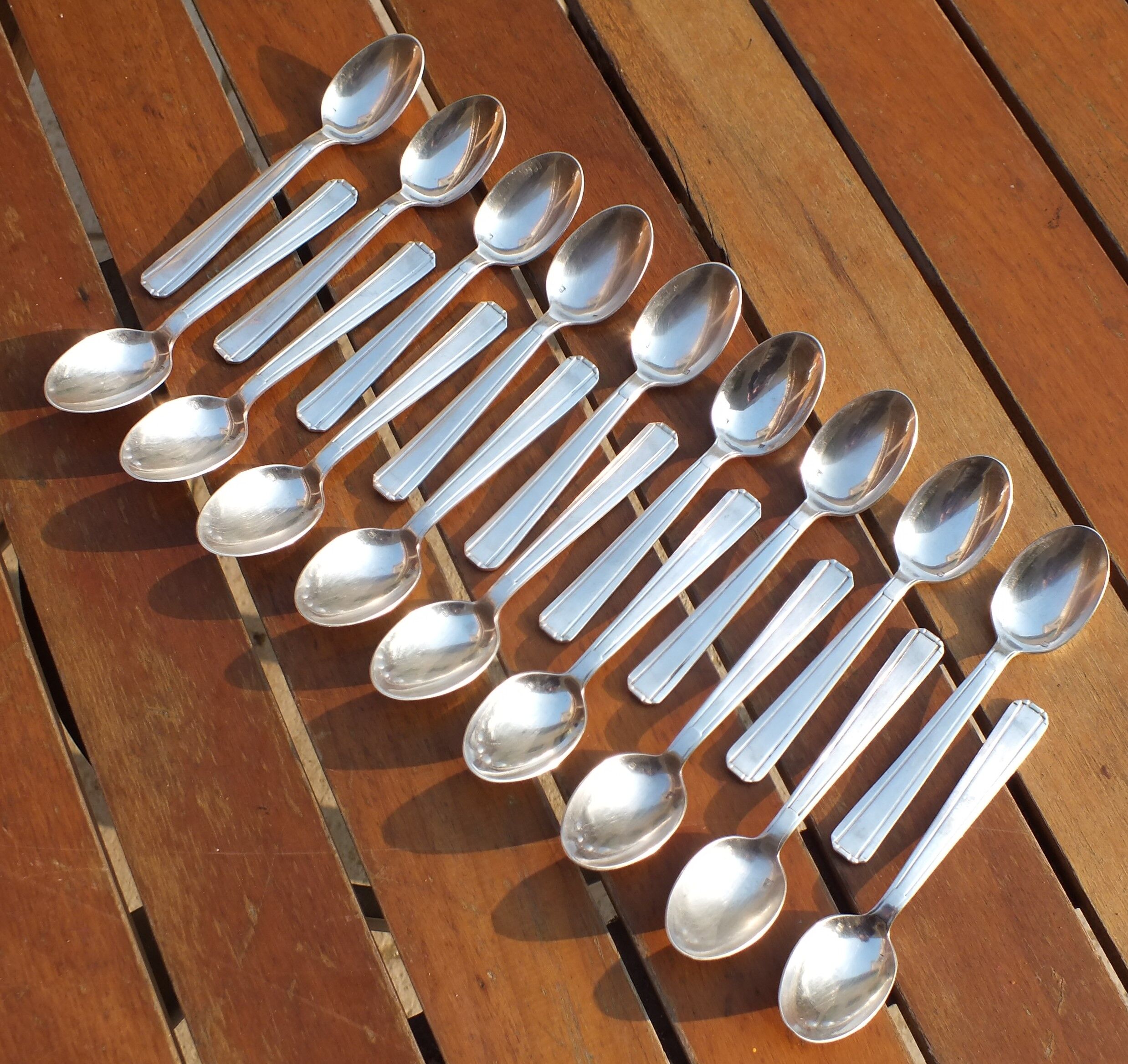 18 petites cuillères Art déco A La Tour d'Argent - en métal argenté Dixi
