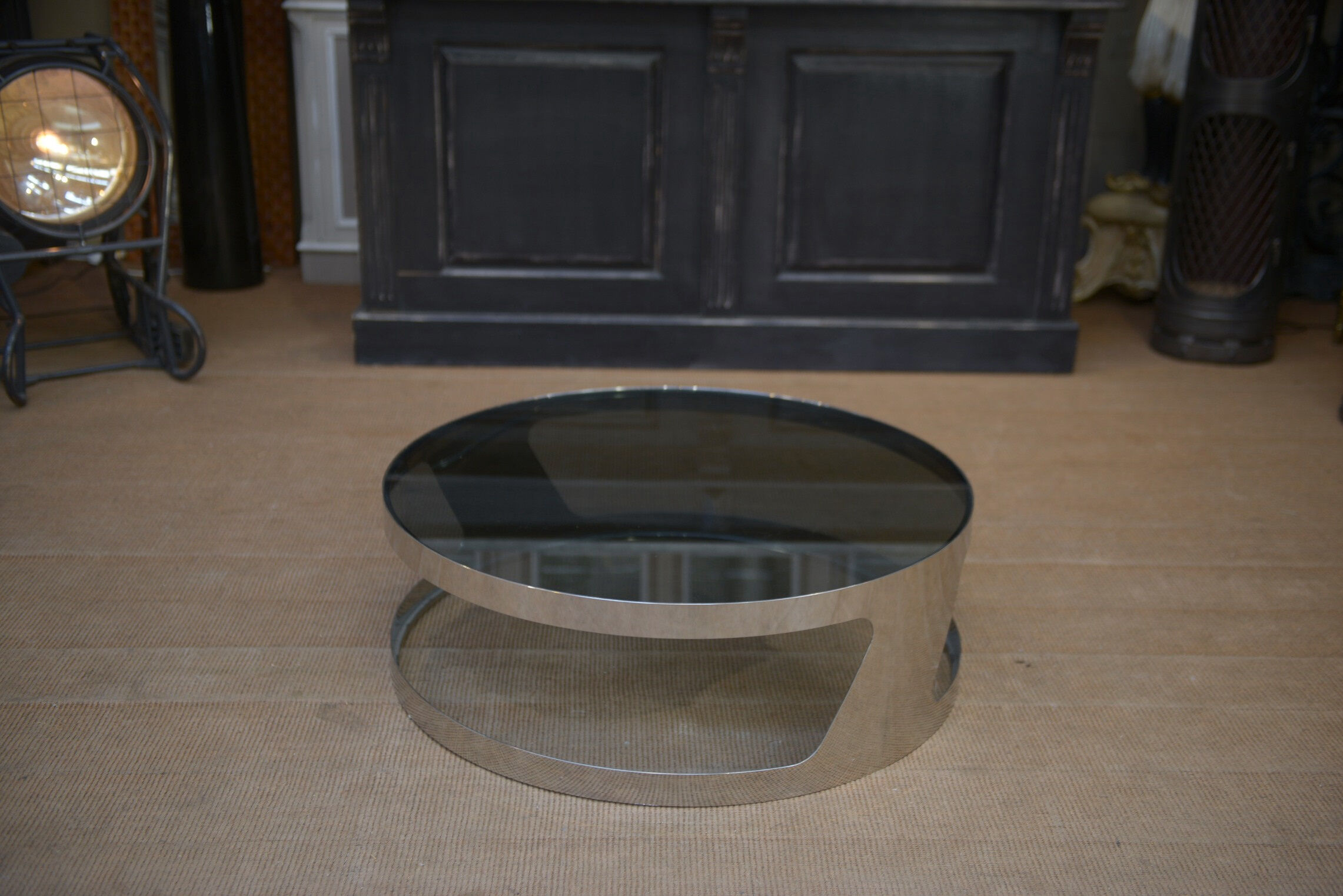 Table basse design en métal chromé et verre fumé 1970