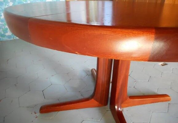 Baumann table with extension cords