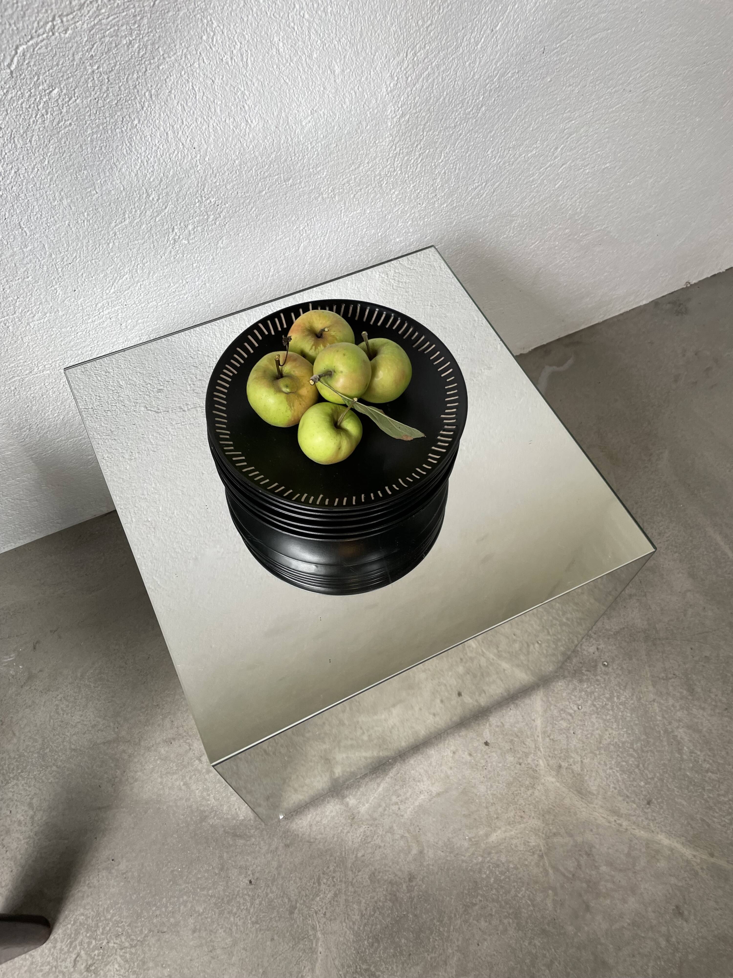 7 black ceramic plates