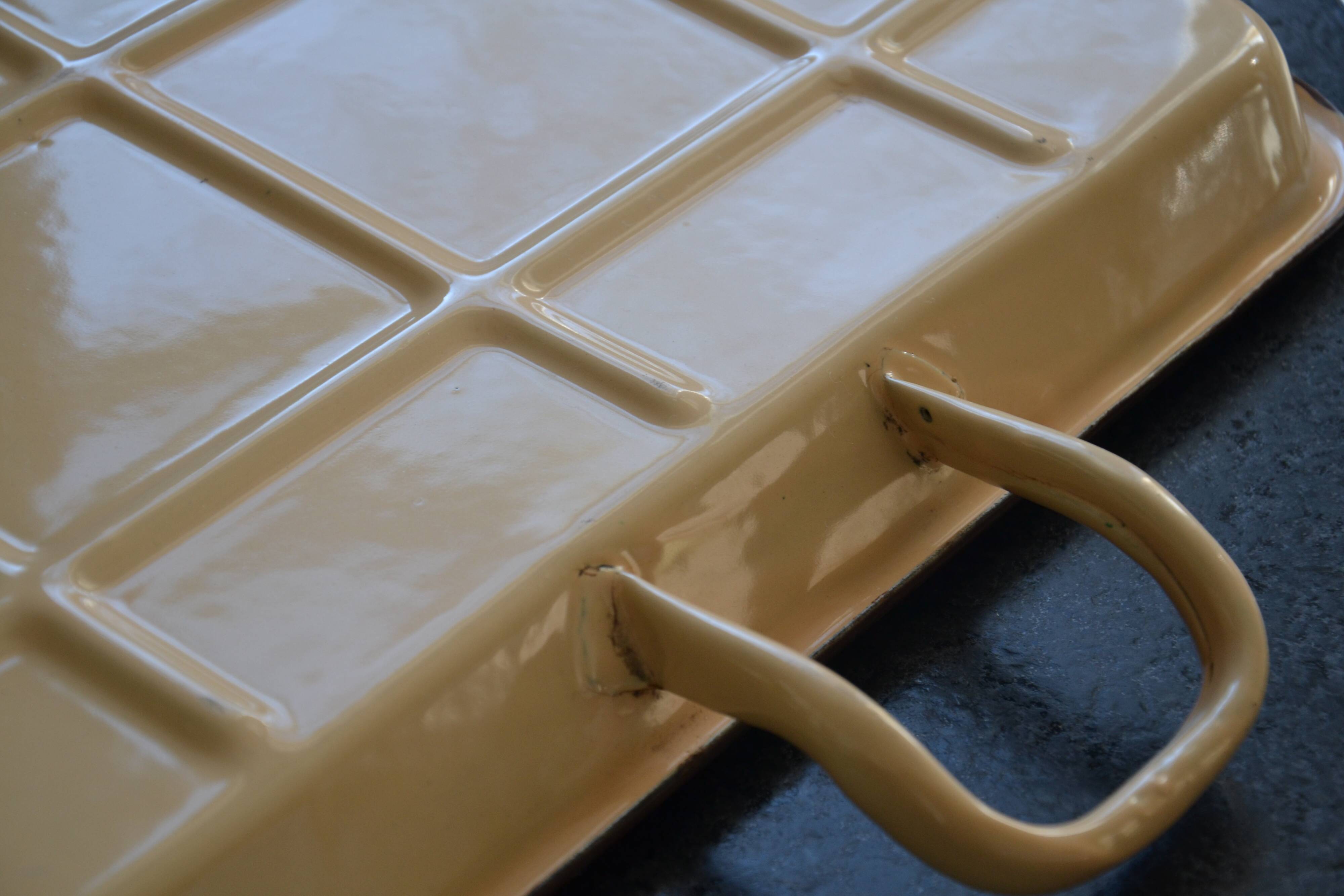 Vintage enamelled sheet metal tray