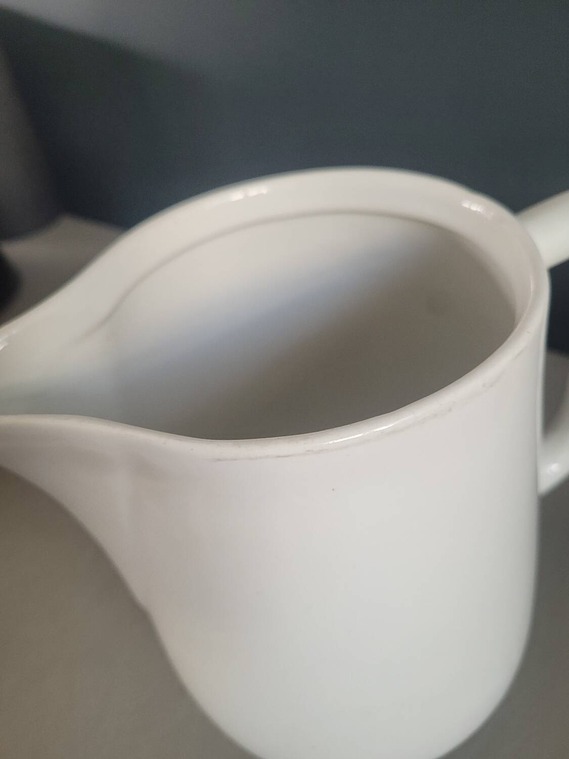 Large white porcelain pitcher 2L