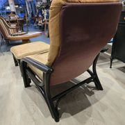 Vintage camel leather lounge chair with ottoman – wooden frame – 1970s