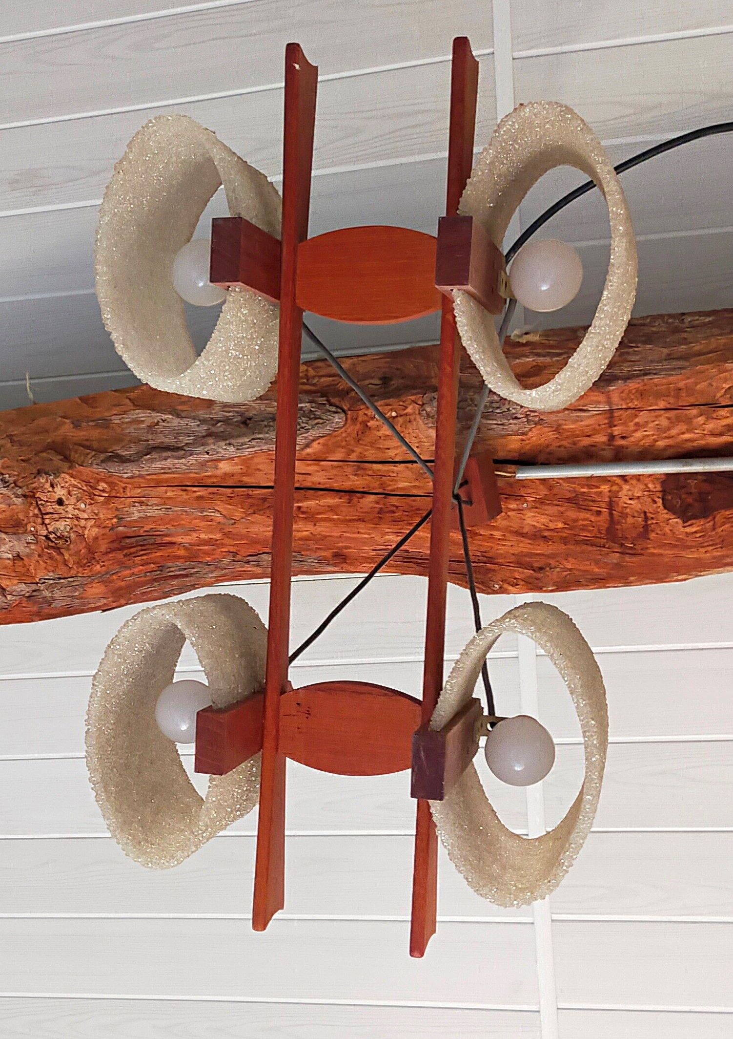 Lustre vintage scandinave en teck et perspex