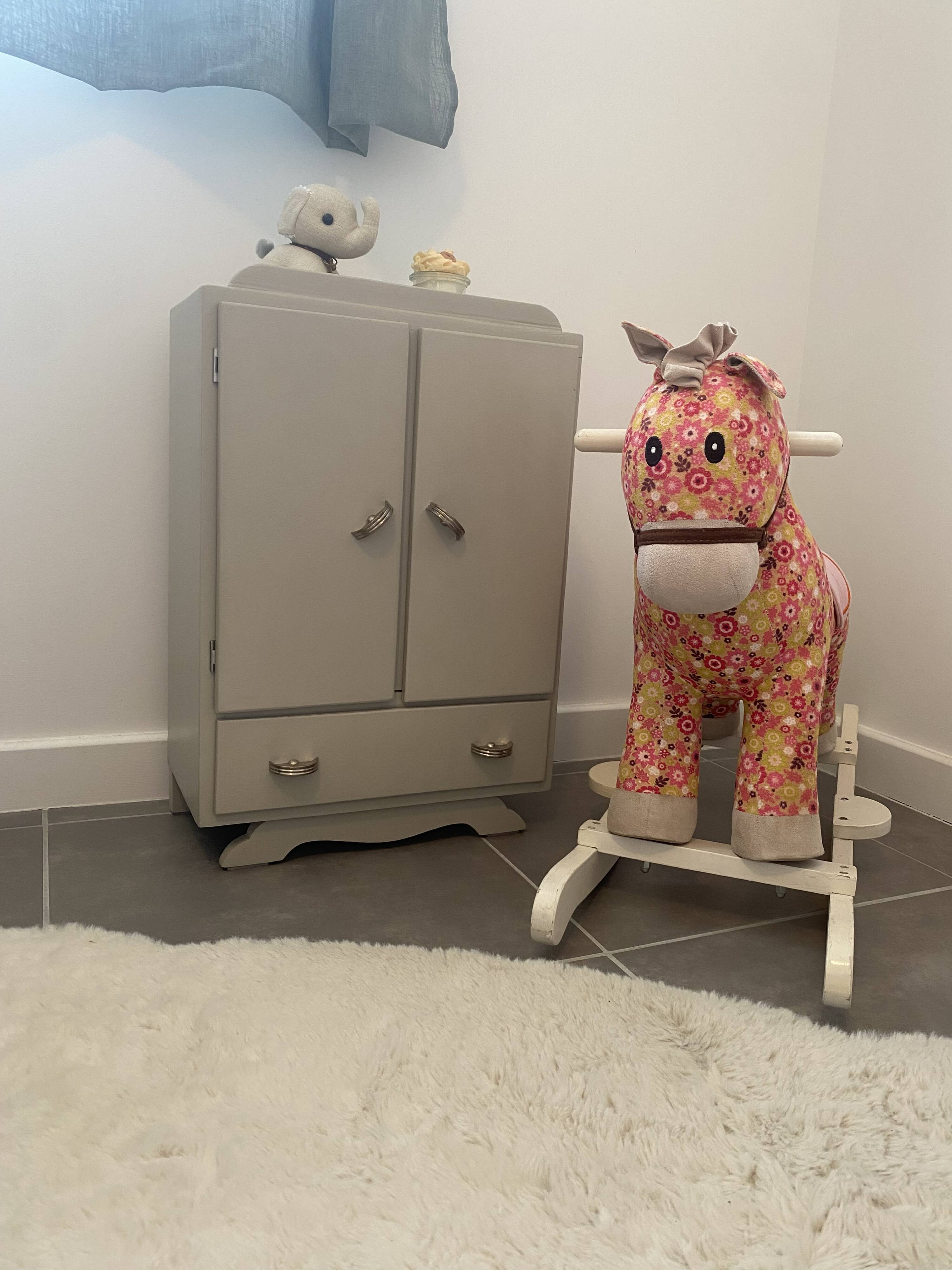Vintage doll's wardrobe
