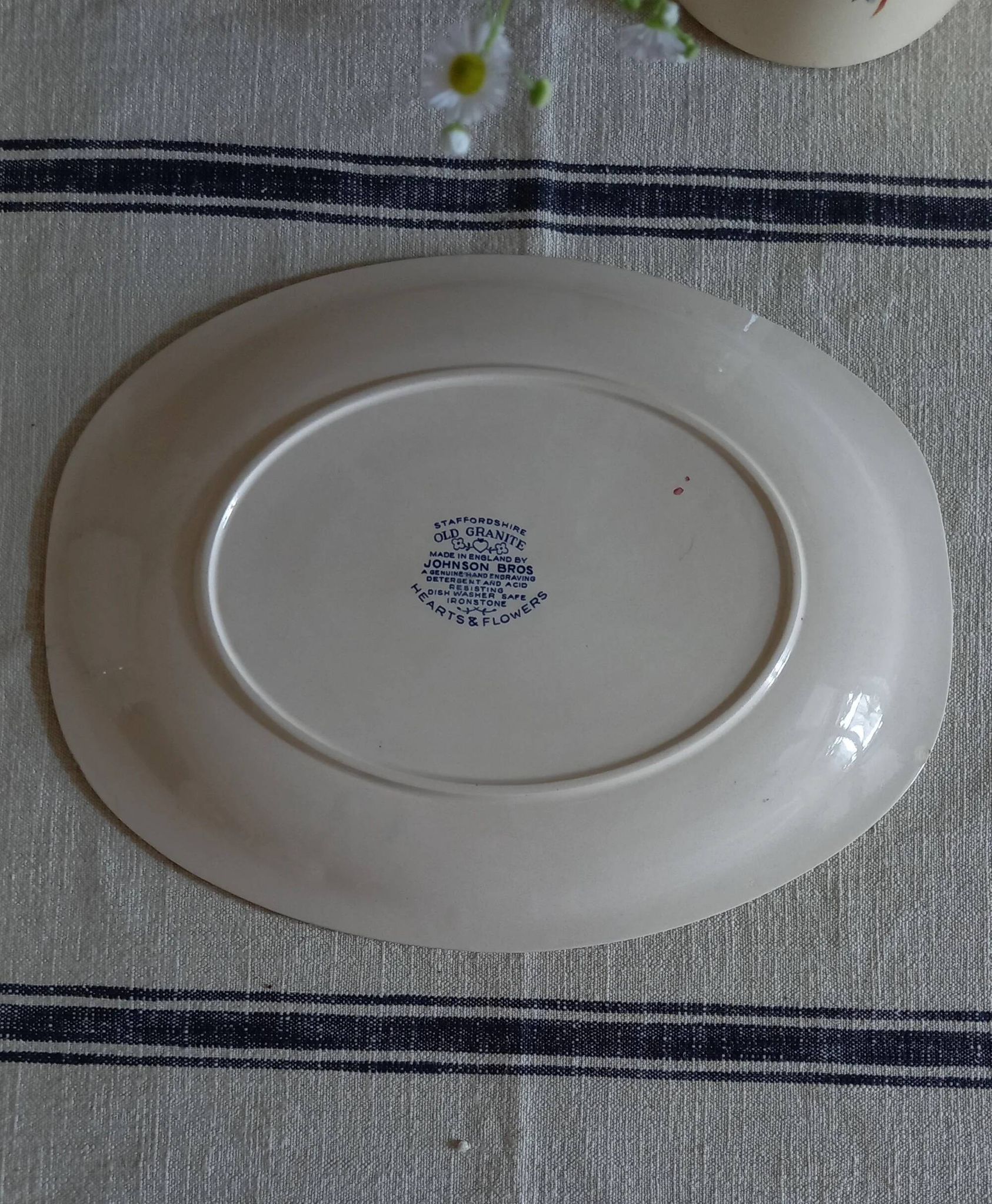 Oval plate Johnson Brothers "Hearts & Flowers"