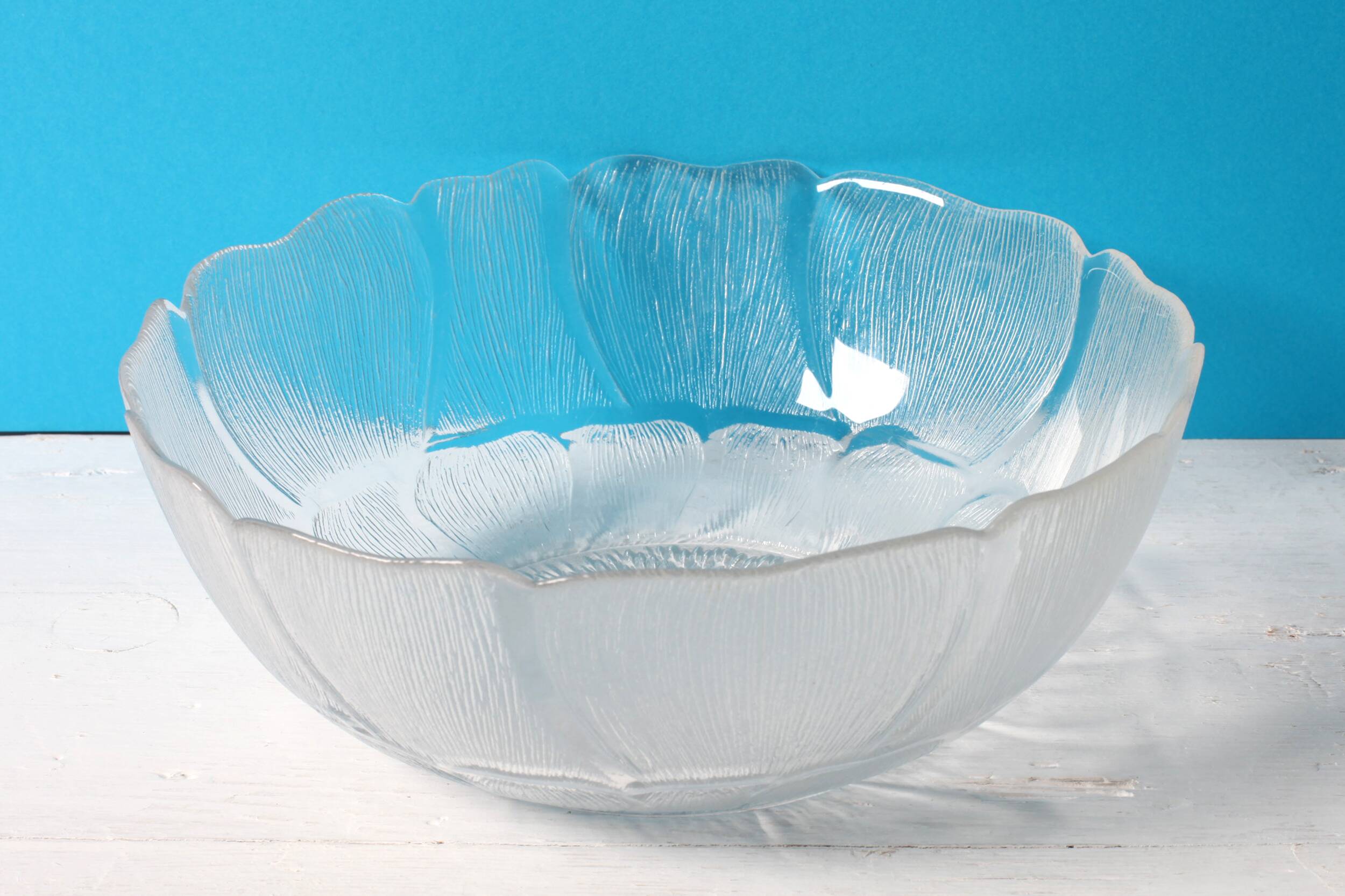 Salad Bowl Fleur, Vintage Decorative Clear Large Fruit Glass Bowl / Arcoroc