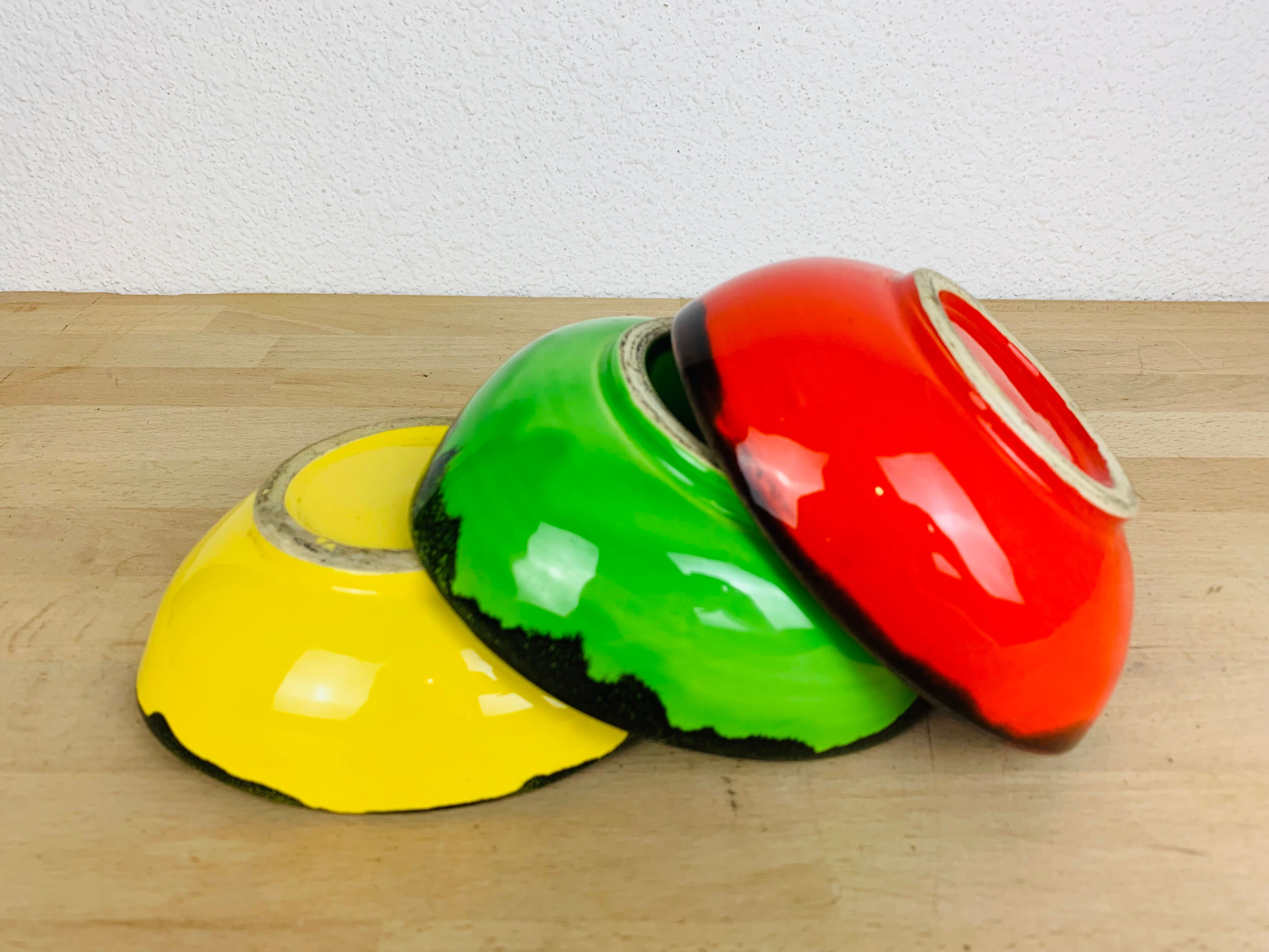 Trio of colorful ramekins 50s, ceramic