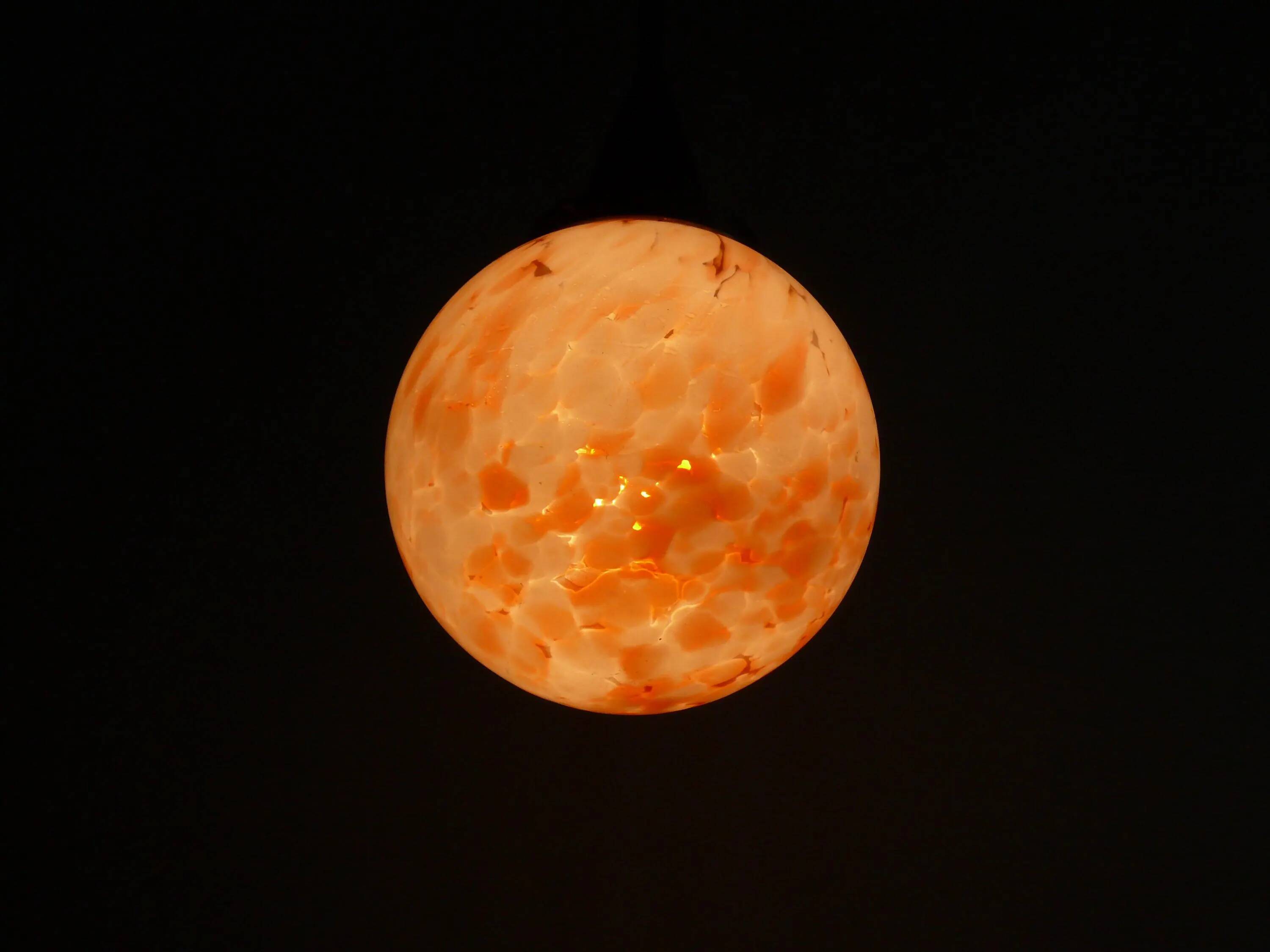 Art Deco globe lamp with marbled glass shade and rod suspension - circa 1930
