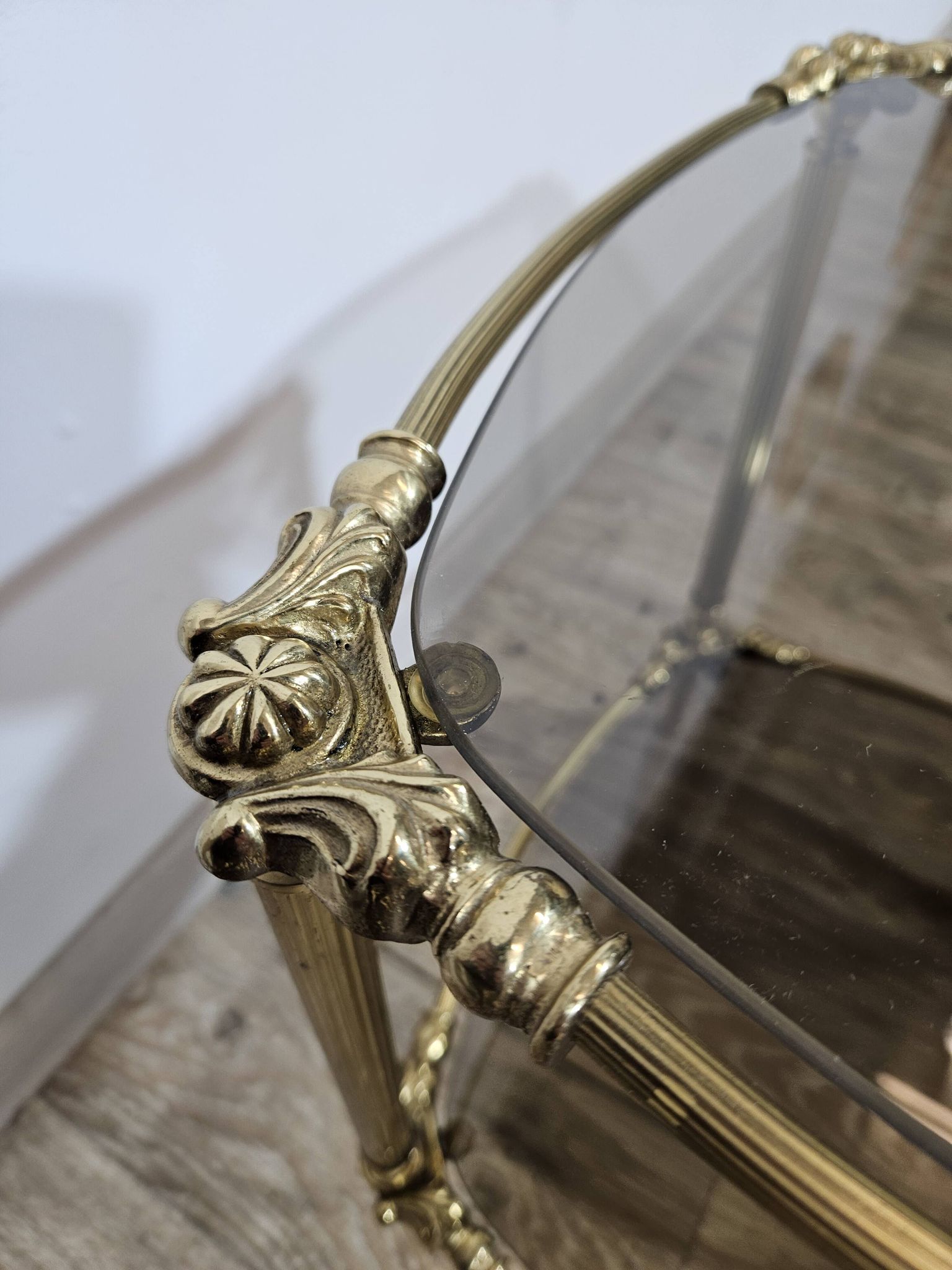 Table d'appoint en laiton, France, années 1950.
