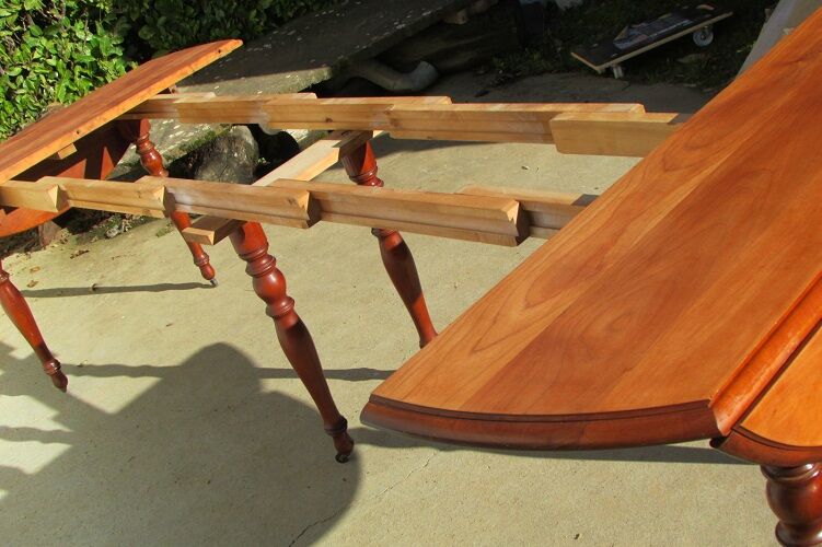 Extendable panel with pans on wheels in cherry