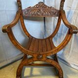 Siège, fauteuil Dagobert curule en noyer sculpté style Renaissance