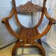 Siège, fauteuil Dagobert curule en noyer sculpté style Renaissance