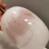 Lampe de table en verre blanc et rose conçue par Michael Bang et fabriquée par Holmegaard.