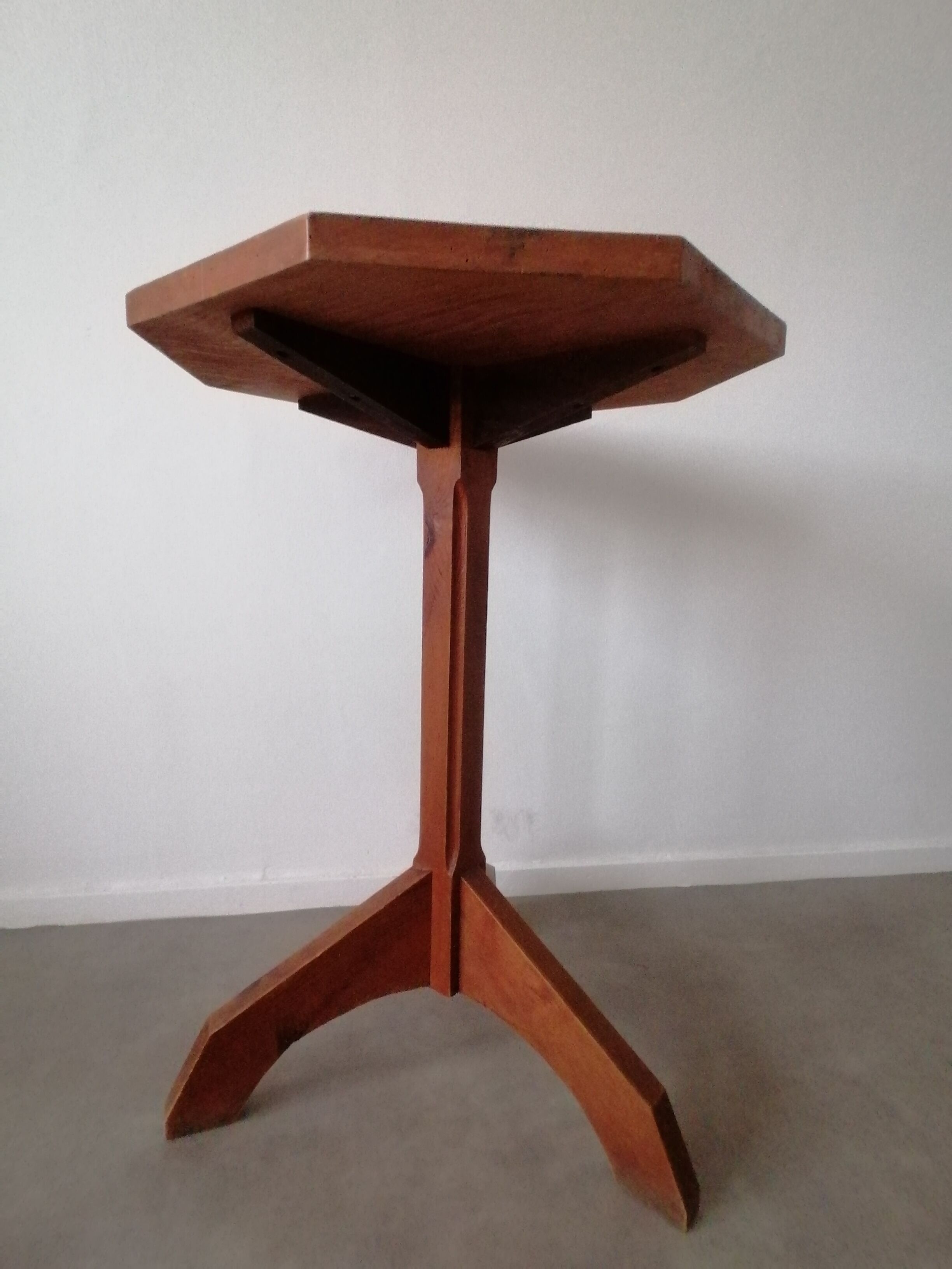 Wooden tripode healing - octagonal plateau - 1940s